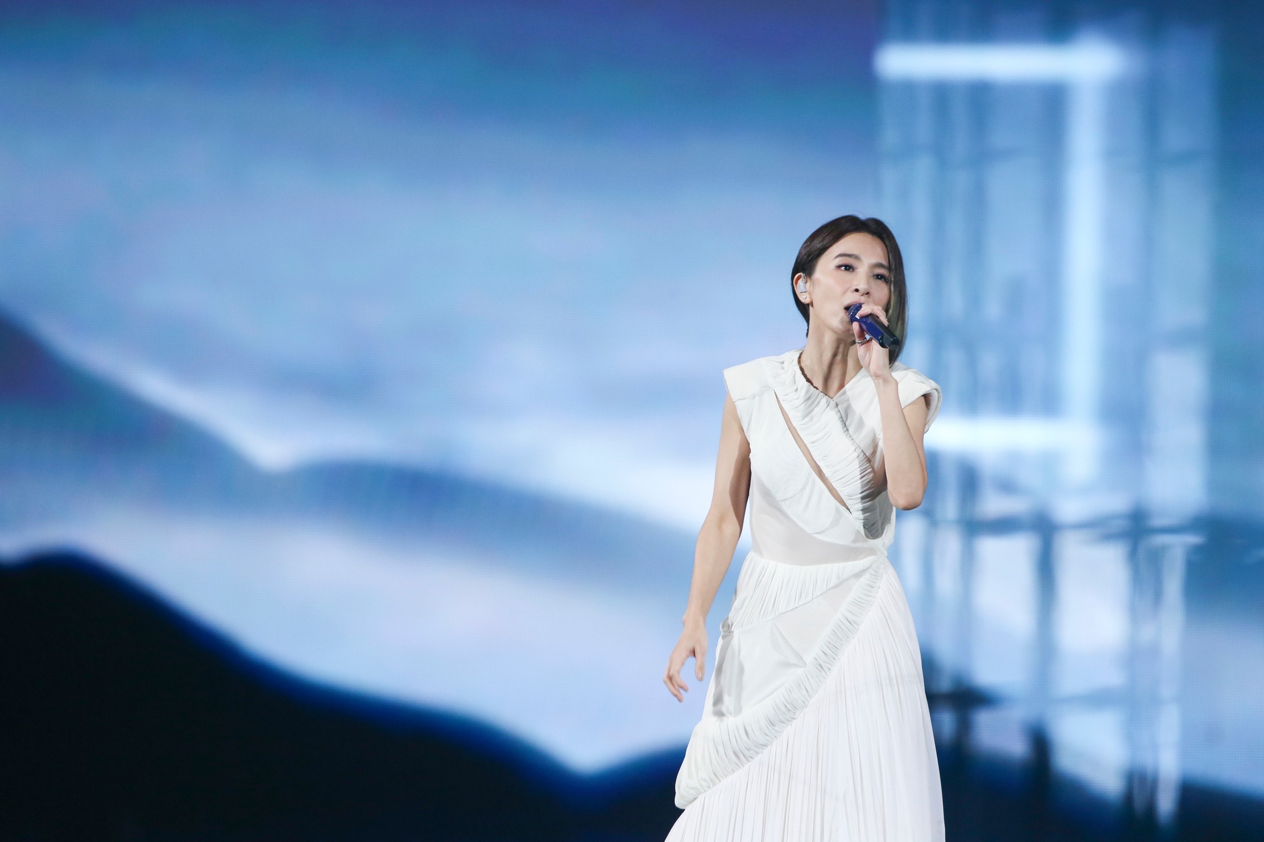 田馥甄提到《一一》高雄演唱會，因失聲及地震，讓她演唱會一度中止。