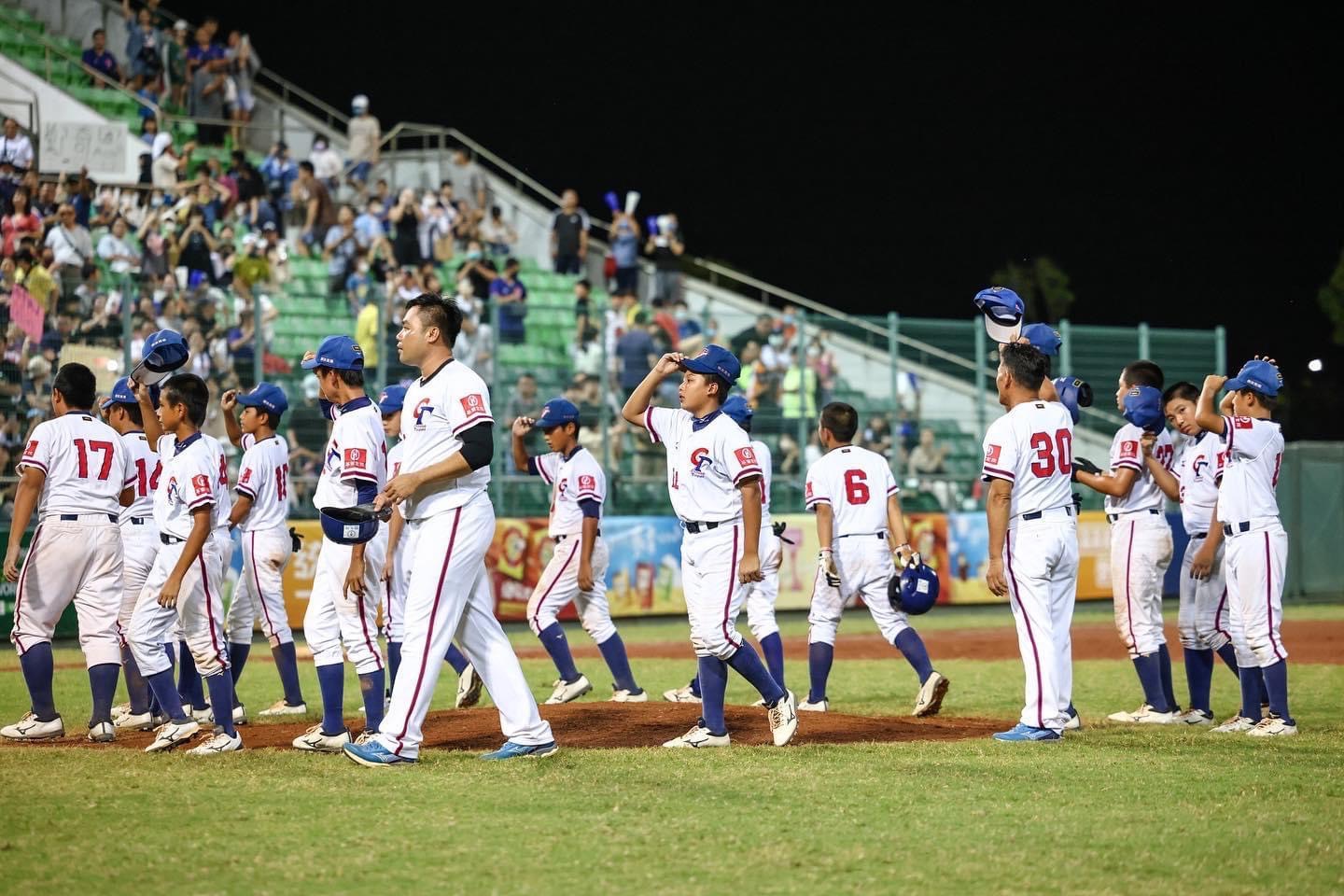 U12冠軍戰台灣與美國都推出王牌投手應戰，最終美國隊以10:4拿下冠軍，衛冕成功。（翻攝自中華民國棒球協會粉絲團）