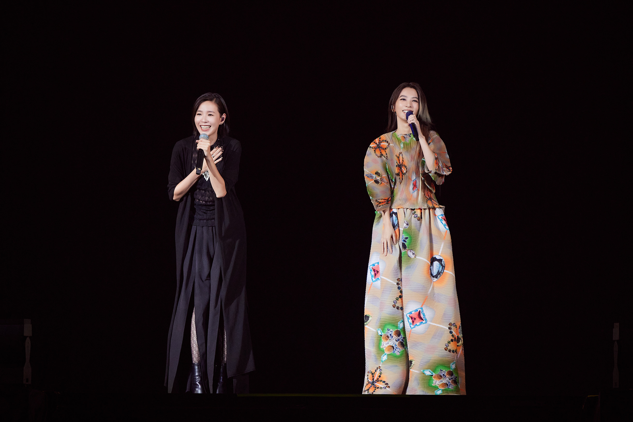 Hebe與安溥合唱〈如何〉。(何樂音樂提供)
