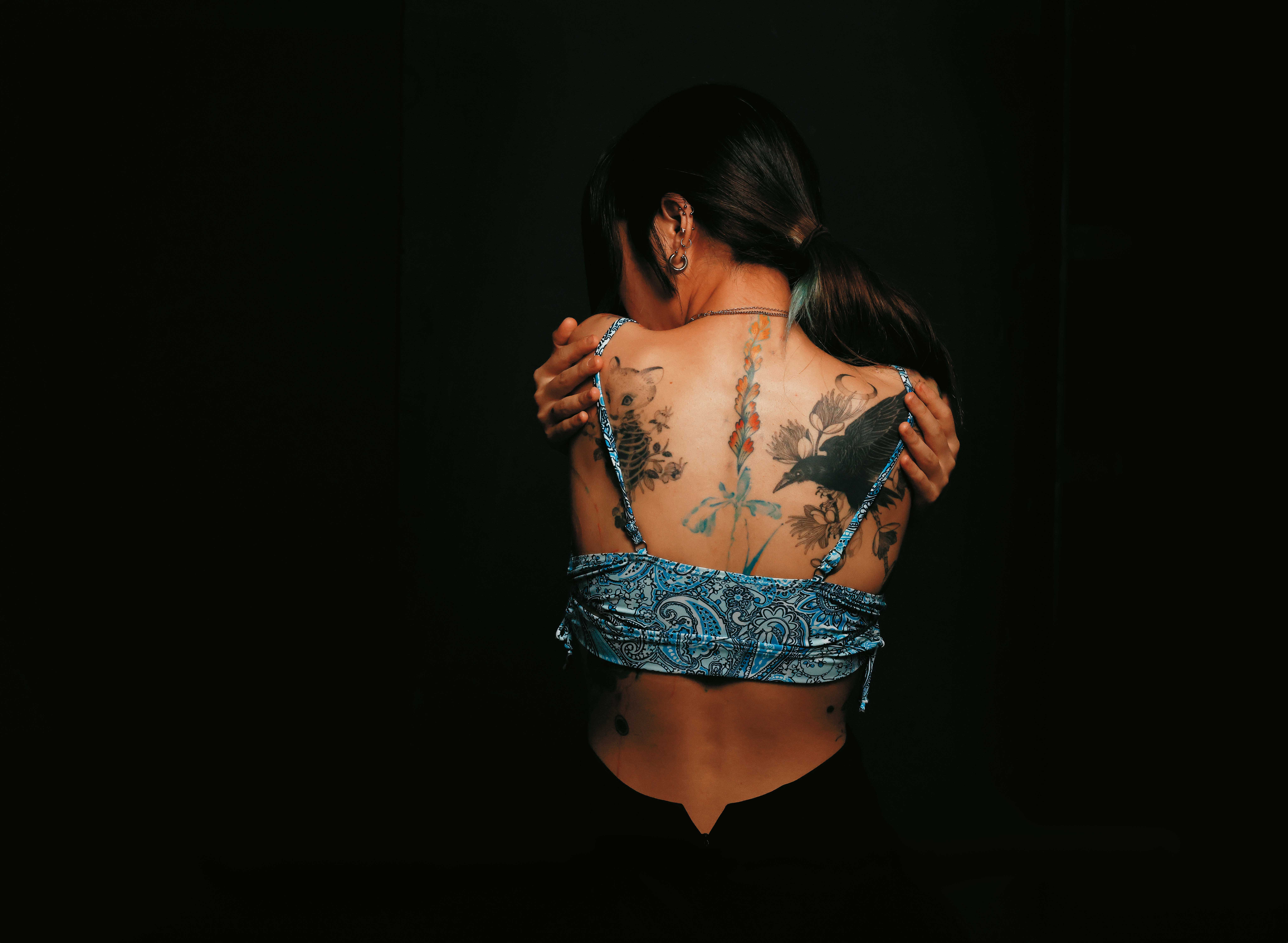 Jelly身上的刺青，每個背後都有其故事，這是她留住回憶的方式。