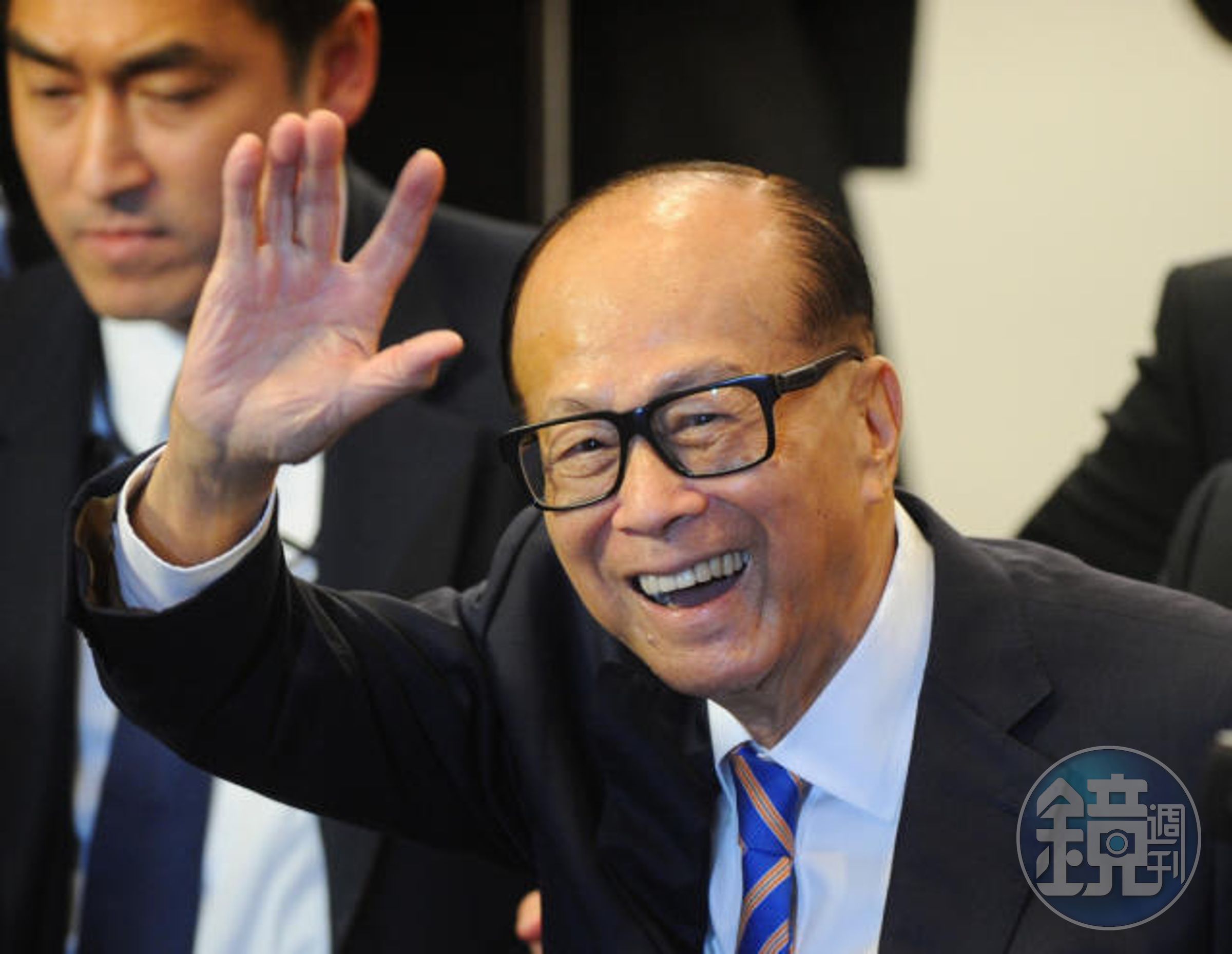 李嘉誠丟震撼彈!房產新建案打7折拋售,香港商圈空蕩蕩現況曝光。(翻自香港雅虎)