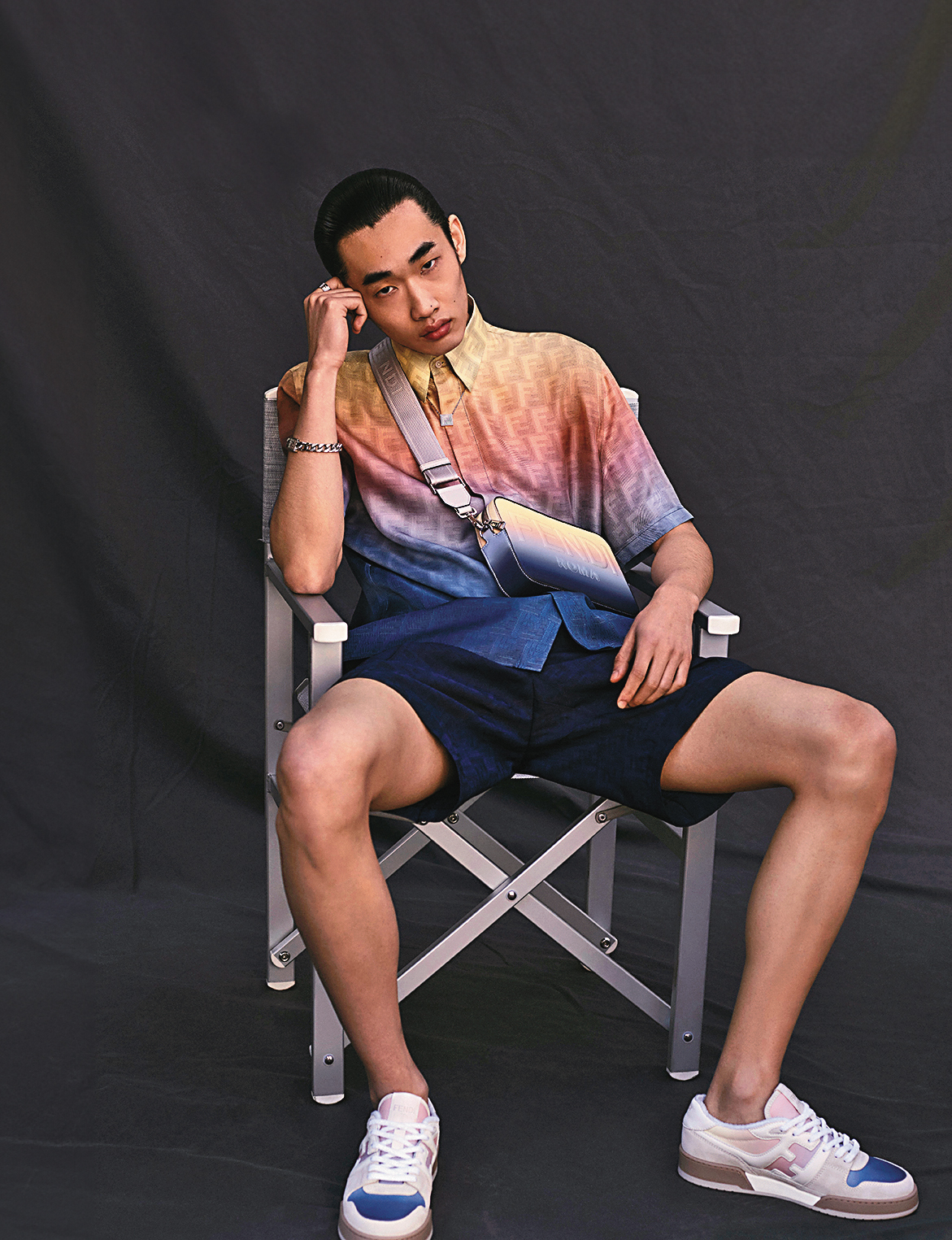 FENDI七夕限定系列在男裝上以漸變色彩、FENDI Shadow圖案作為呈現。（FENDI提供）