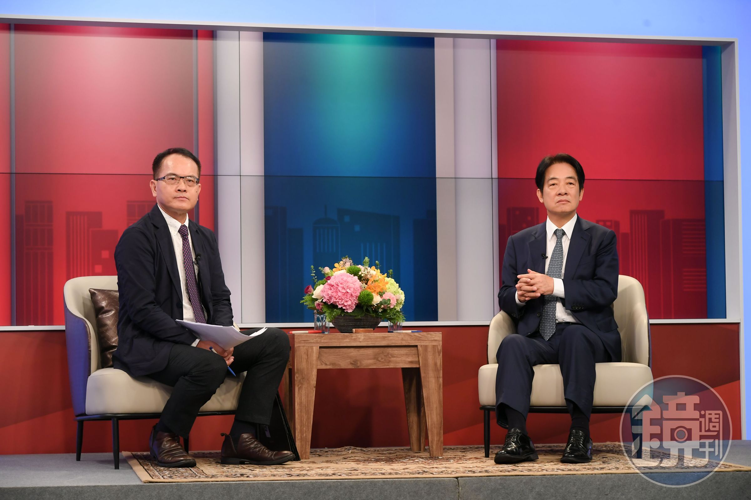 副總統賴清德（右）上節目接受鄭弘儀（左）專訪。（三立提供）
