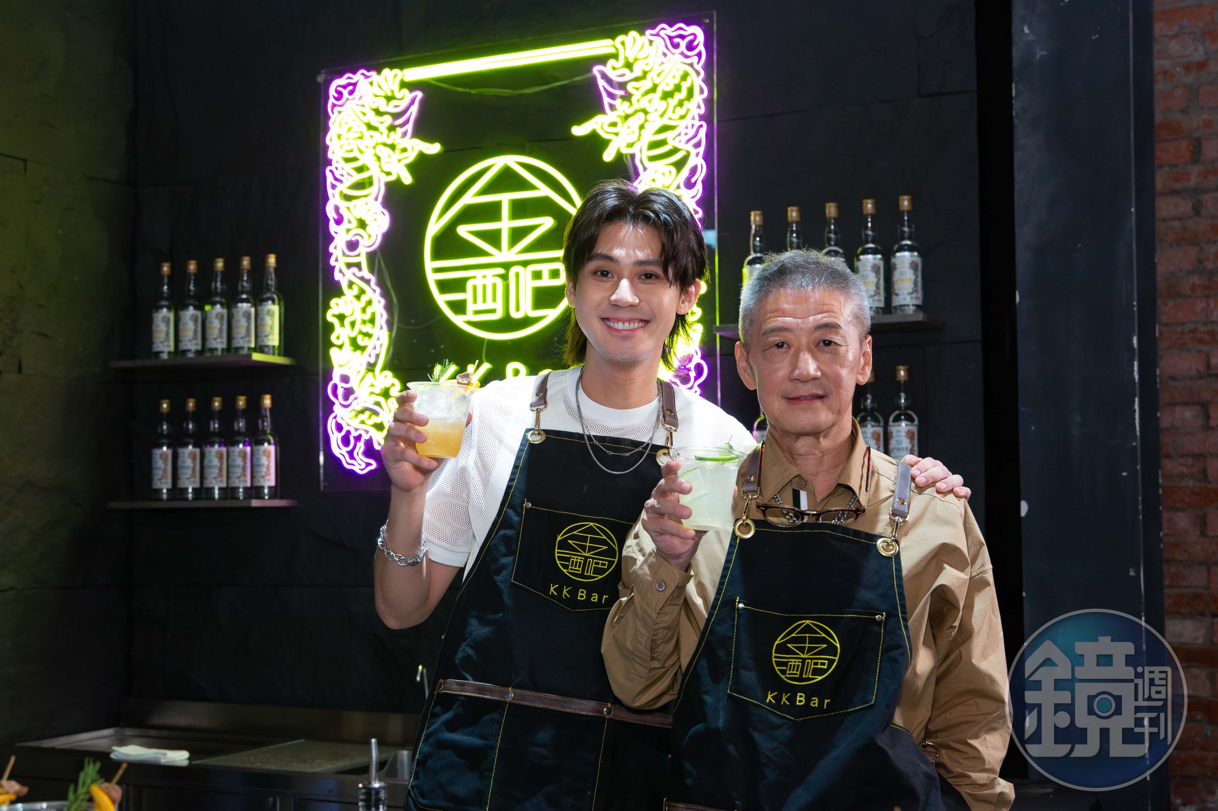 李亞明和兒子李玉璽聯袂出席活動。(金門高粱提供)