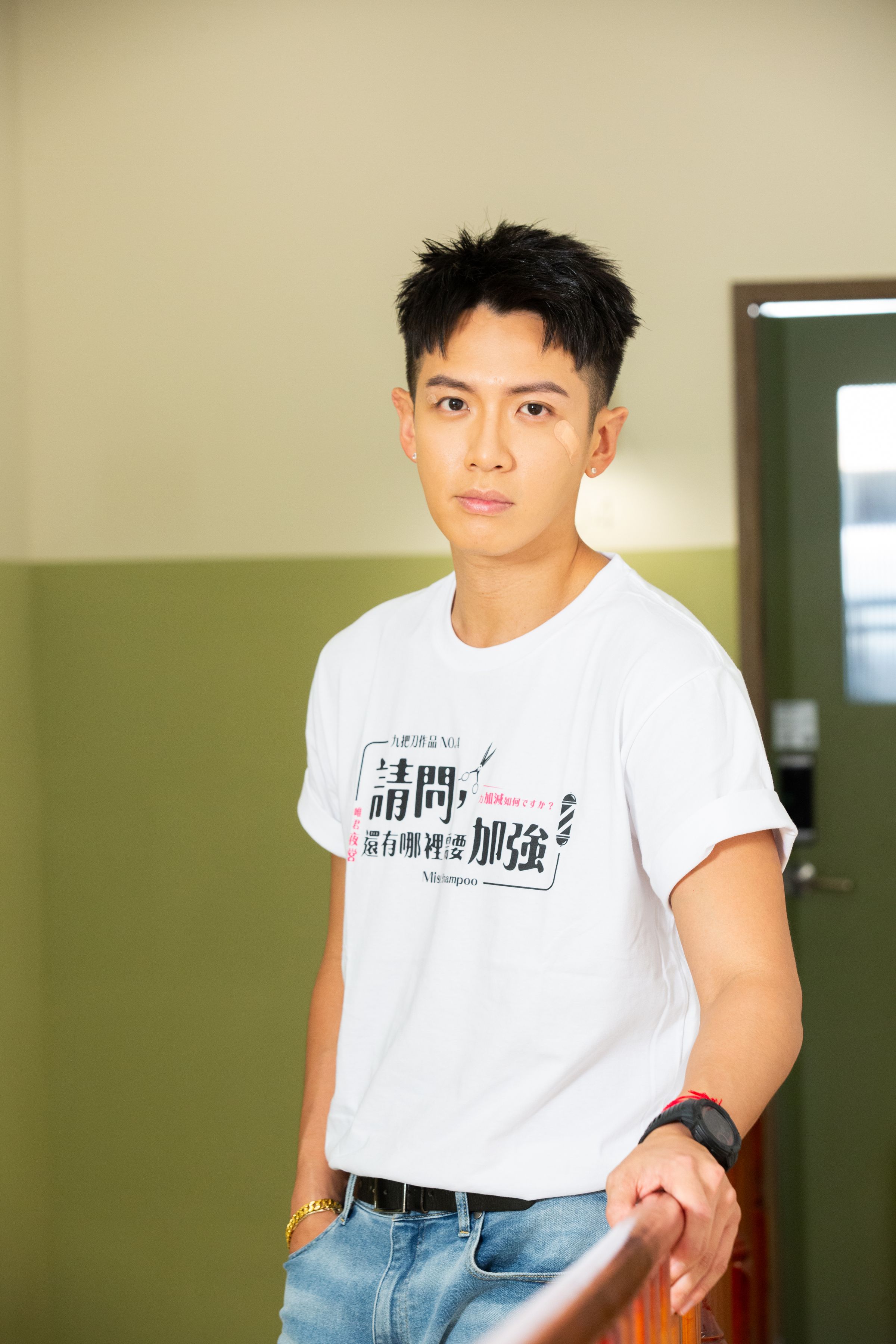 從客串幾乎快便主演，柯震東坦言很少詮釋喜劇及火爆性格的角色，被另2人踢爆片場都在滑手機。