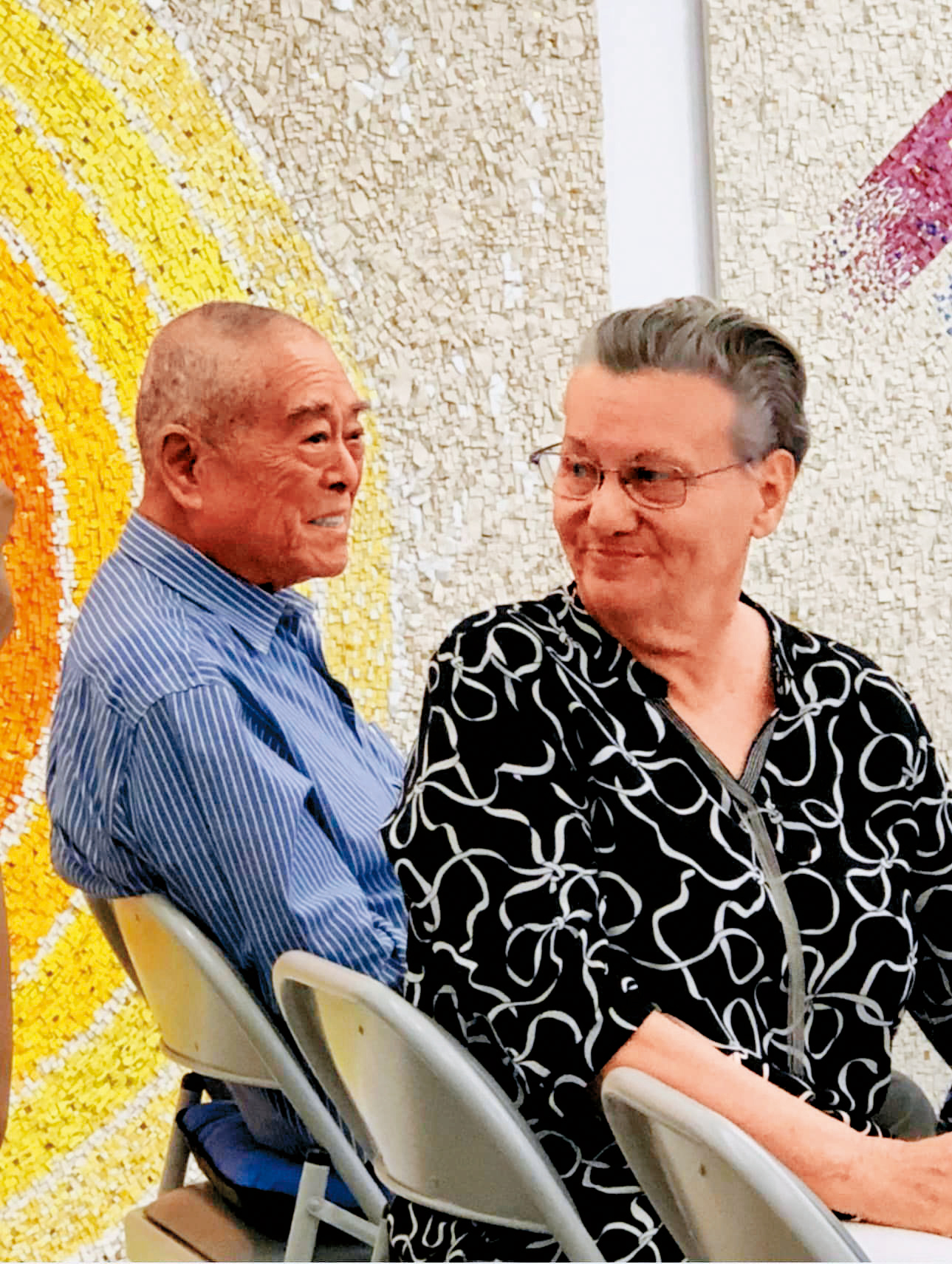 蕭勤(左)是現代藝術團體「東方畫會」創辦人之一,被譽為「八大響馬」,晚年與奧地利籍妻子Monica(右)定居高雄。(翻攝吳素琴臉書)