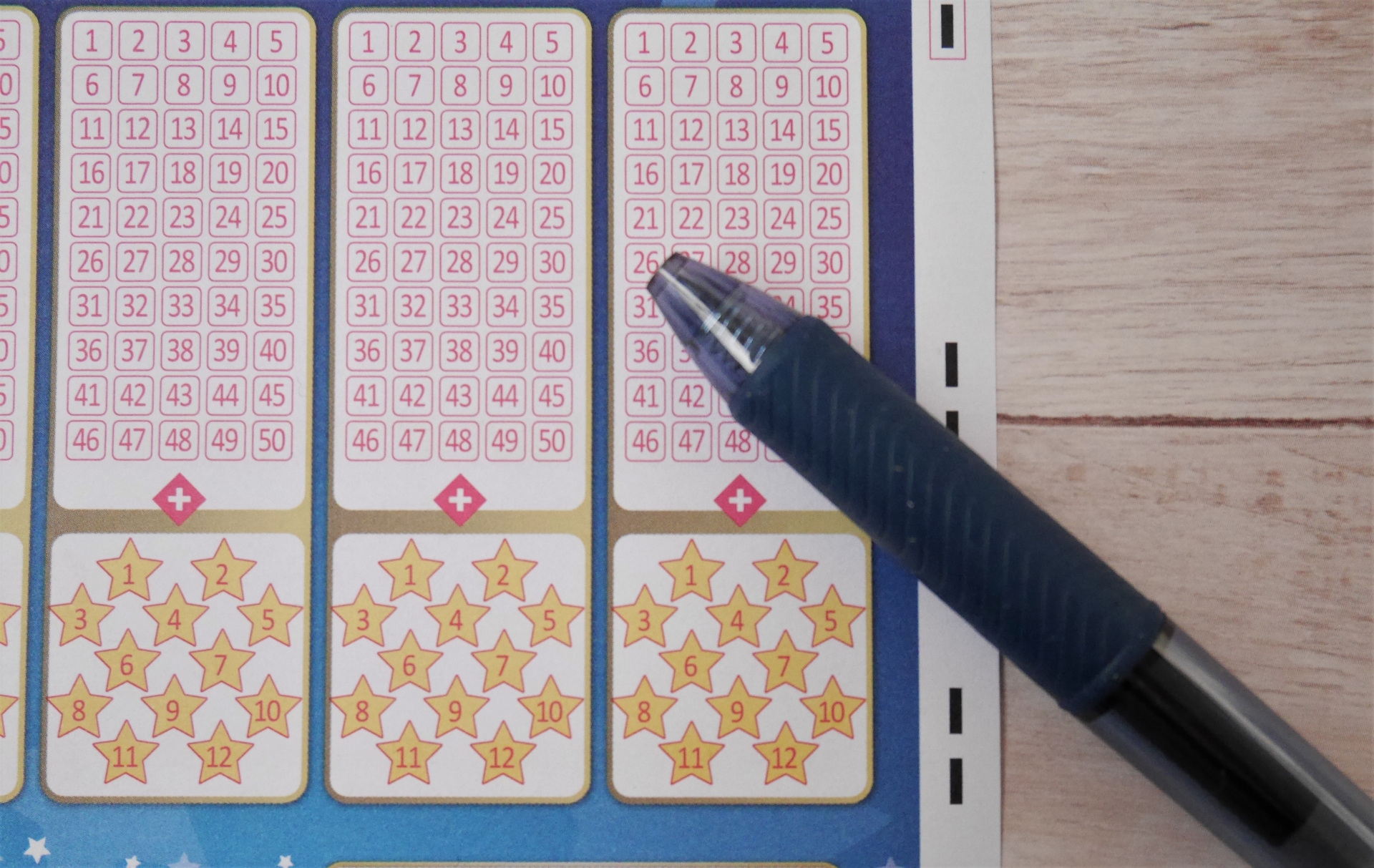 英國一名幸運樂透得主萊恩花光2.6億元彩金後，曾流落街頭，還曾坐牢。（示意圖，photoAC）