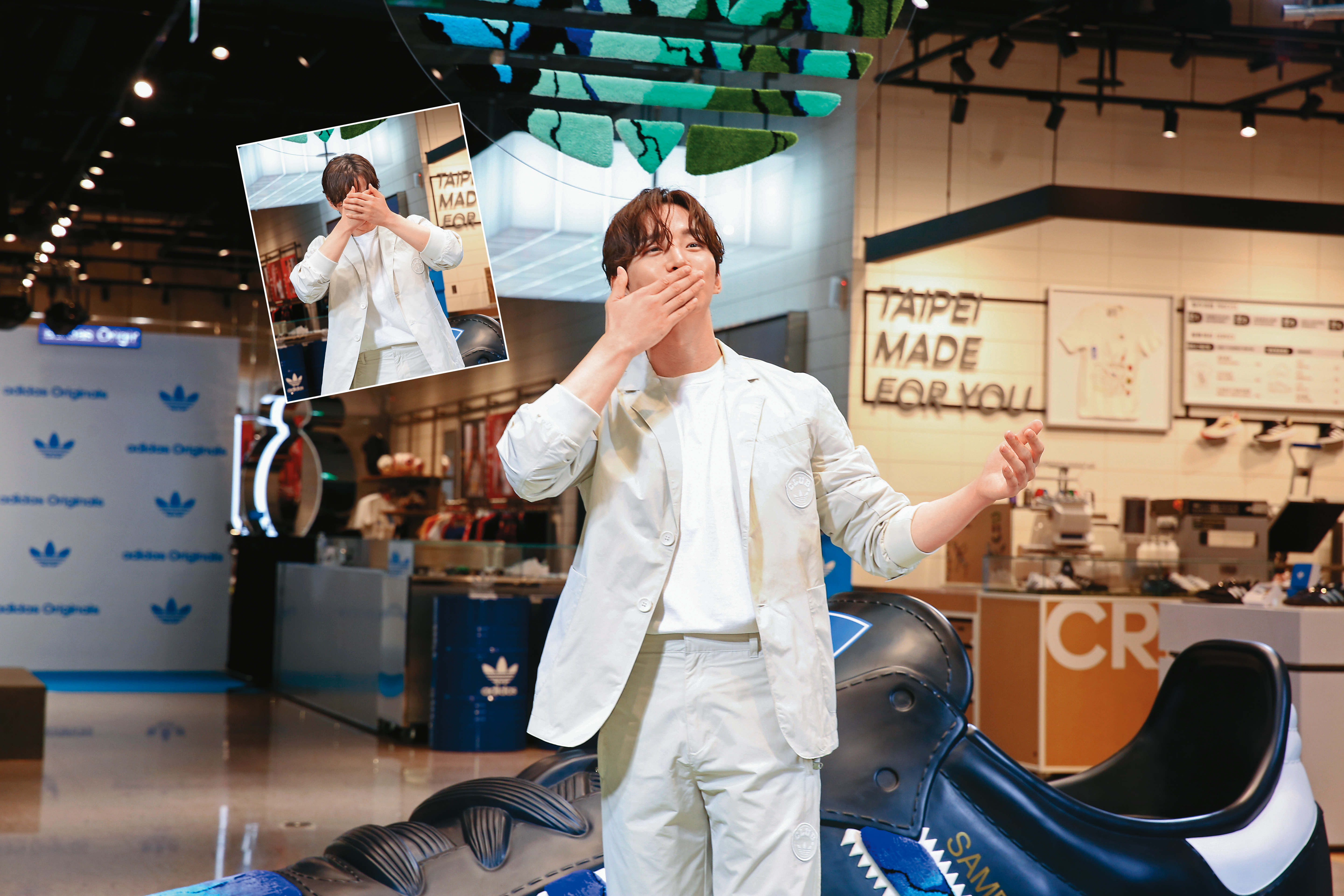 李俊昊送上飛吻，隨即又害羞到遮臉，怎麼那麼古錐呢？（捏臉頰）