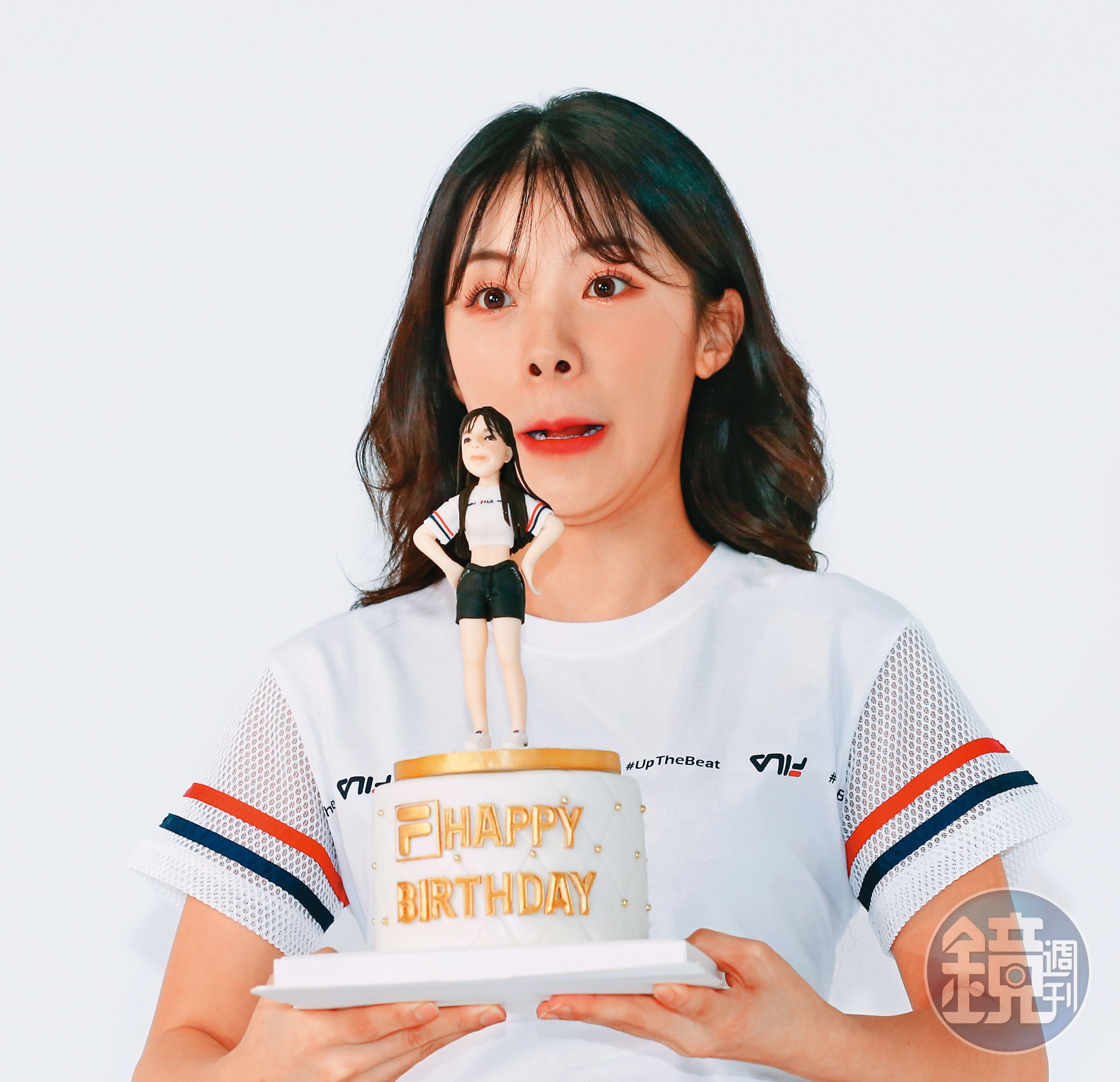 李多慧提前慶祝24歲生日，欸怎麼秒變新竹市長高虹安？（遞口罩）