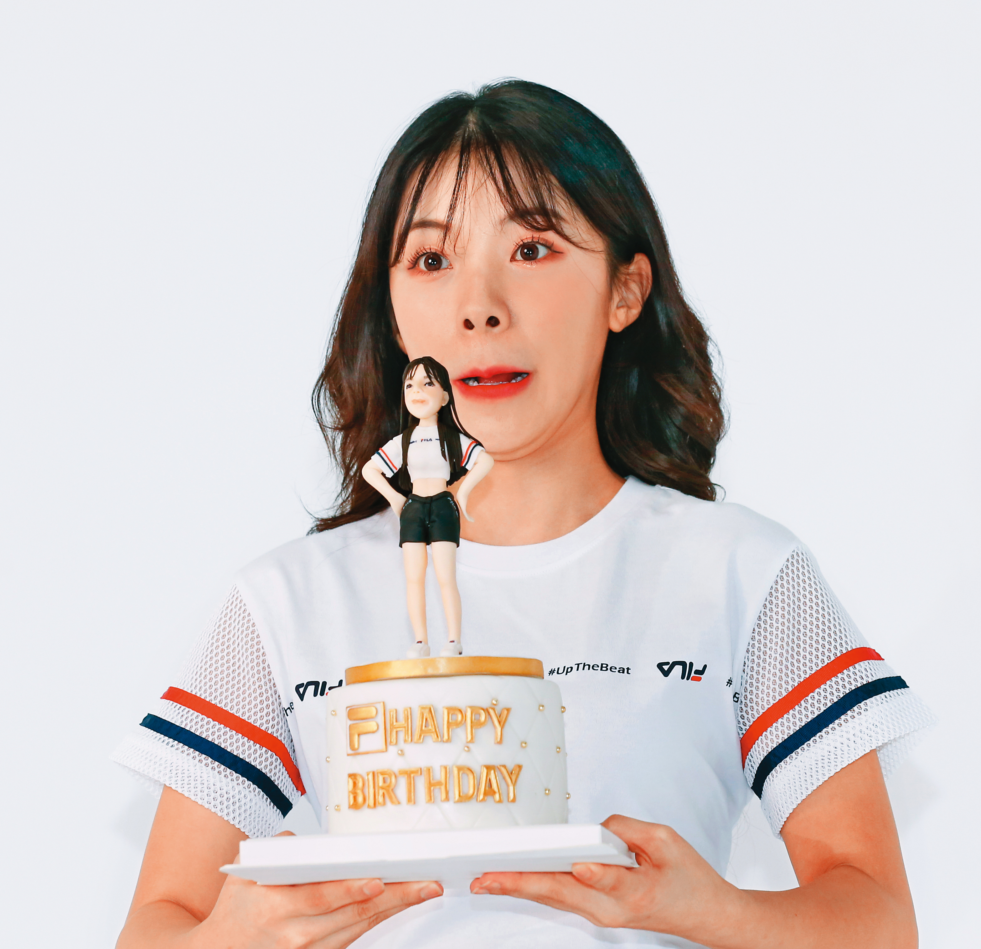 李多慧提前慶祝24歲生日，欸怎麼秒變新竹市長高虹安？（遞口罩）