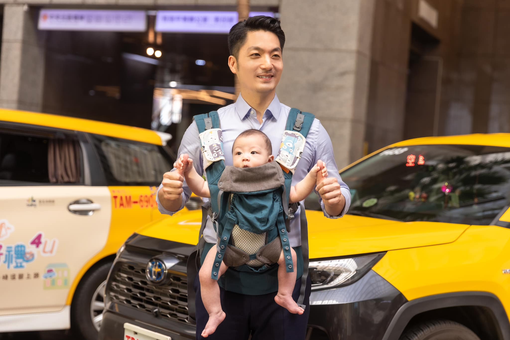 台北市長蔣萬安先前帶著三寶宣傳市政，「好孕2U專車」已於7月1日上路。（翻攝自蔣萬安臉書）