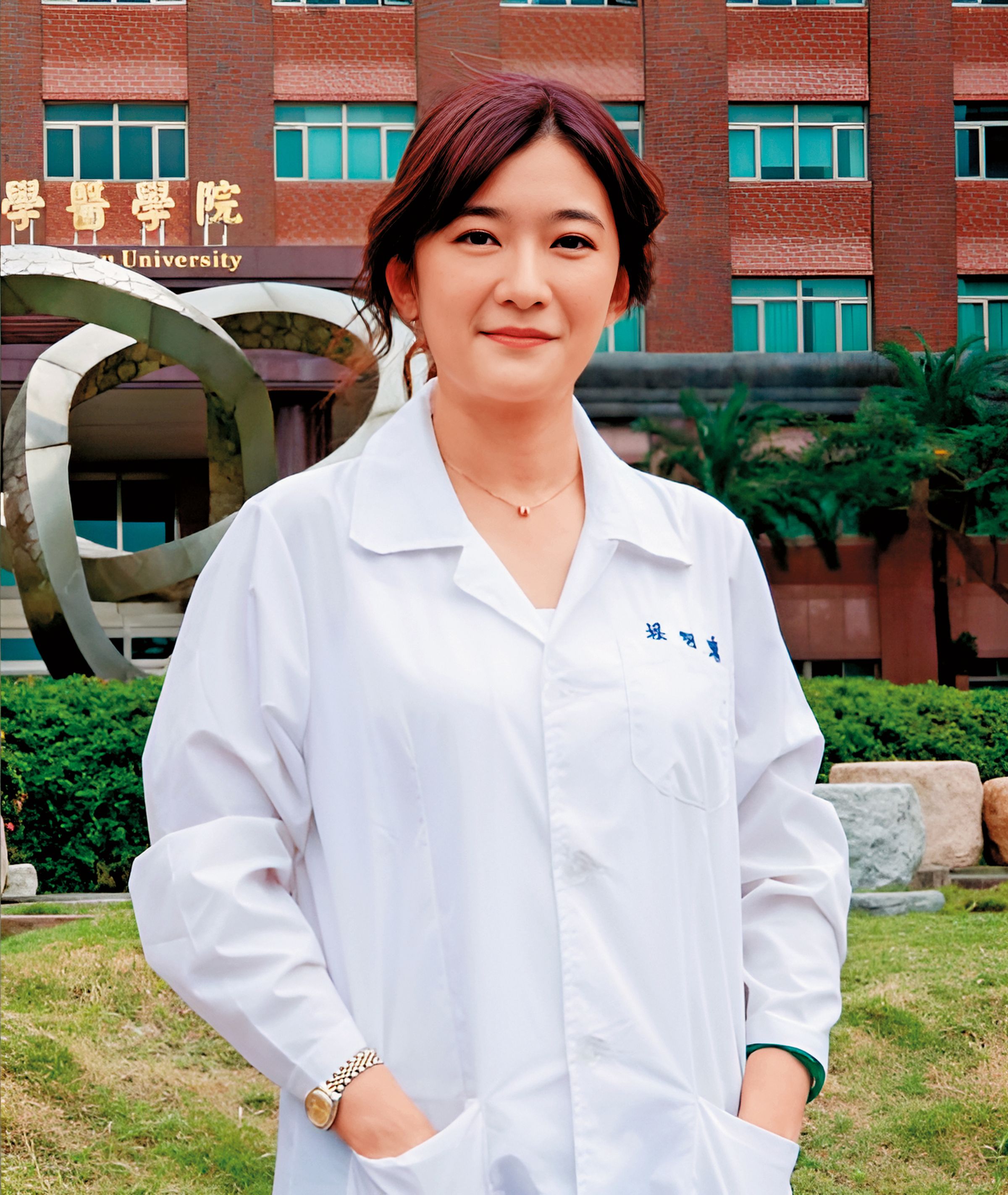楊智惠曾獲10大傑出女青年,日前遭調查局非法逮捕及性騷,引起外界矚目。(翻攝新創幫網站)