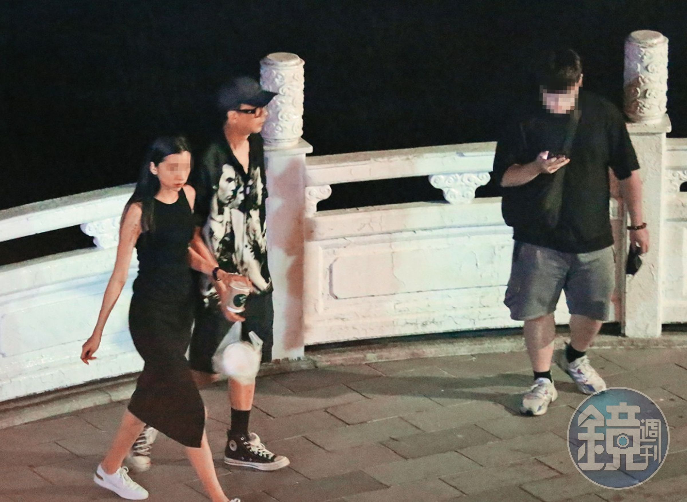 7月16日23:47,此時走來一位煞風景的路人遲遲不離開,2人決定下山。