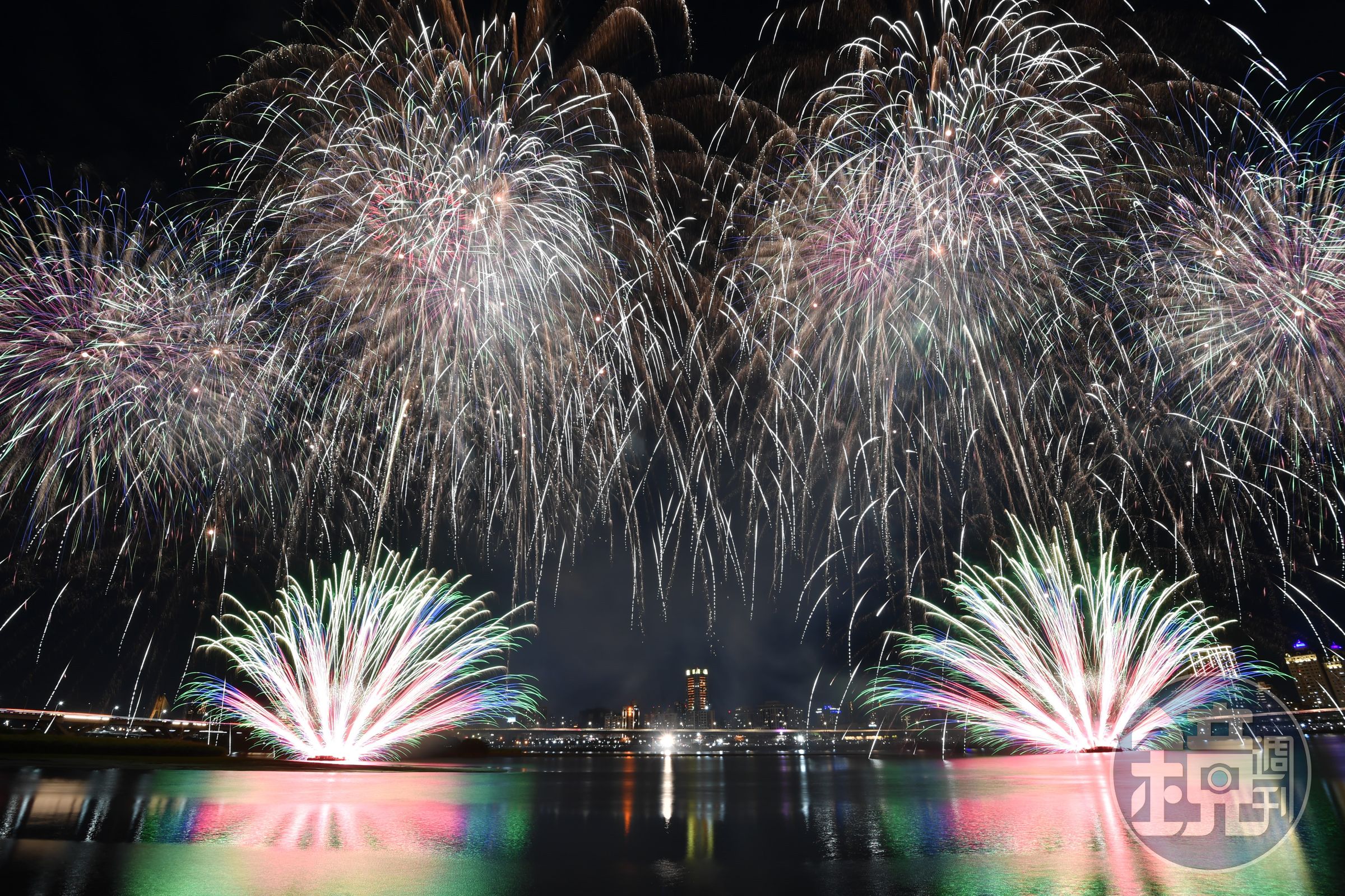主辦單位加碼,明(9日)與16日的煙火施放延長1倍。(翻攝自大稻埕夏日節官網)