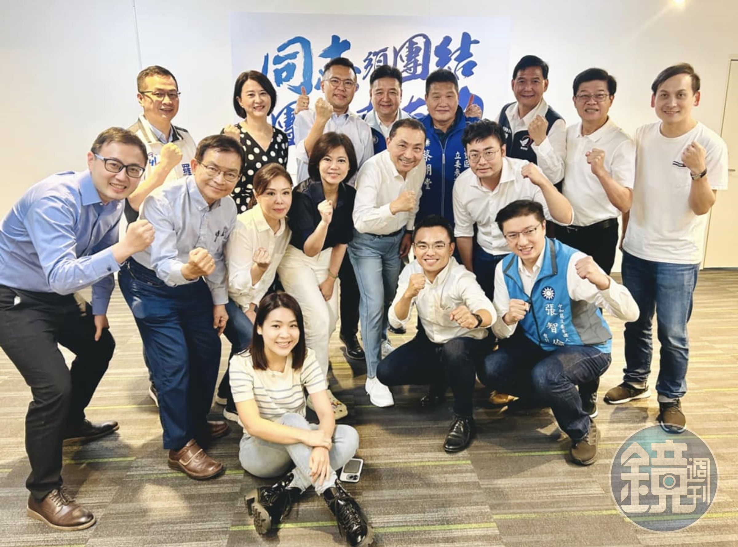 侯友宜7日與雙北立委參選人進行便當會,坦言選戰前期節奏較亂,民調確實落後,但他接下來會陸續拋出政見,有信心最後一定能勝選。(翻攝自賴士葆臉書)