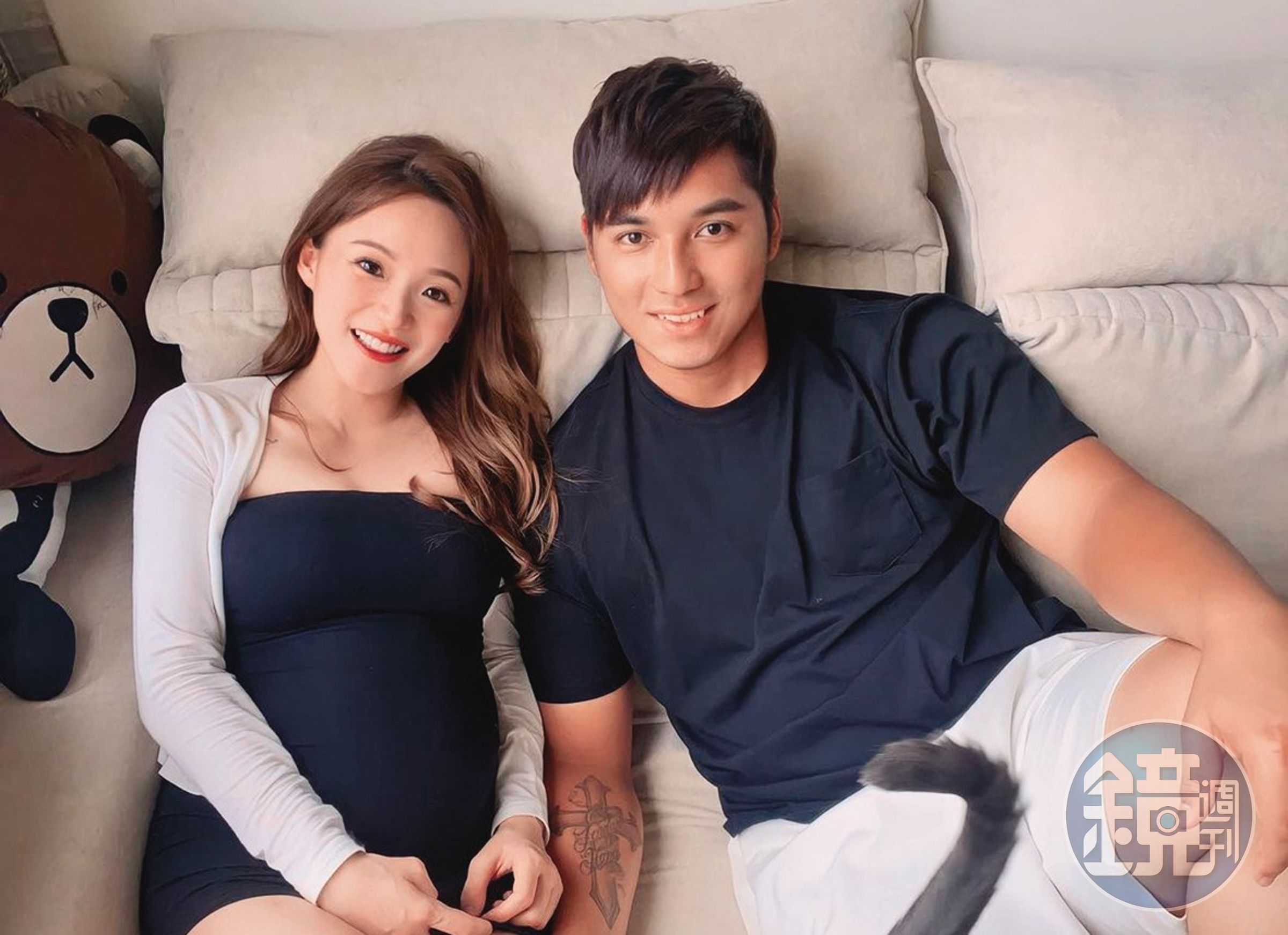 李芳（左）離開樂天啦啦隊後，隨即和邱丹宣布結婚喜訊。（翻攝邱丹臉書）