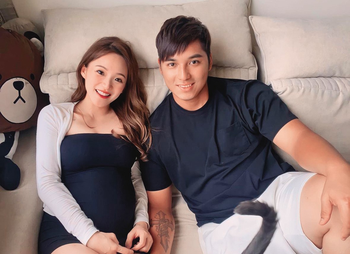 李芳（左）離開樂天啦啦隊後，隨即和邱丹宣布結婚喜訊。（翻攝邱丹臉書）