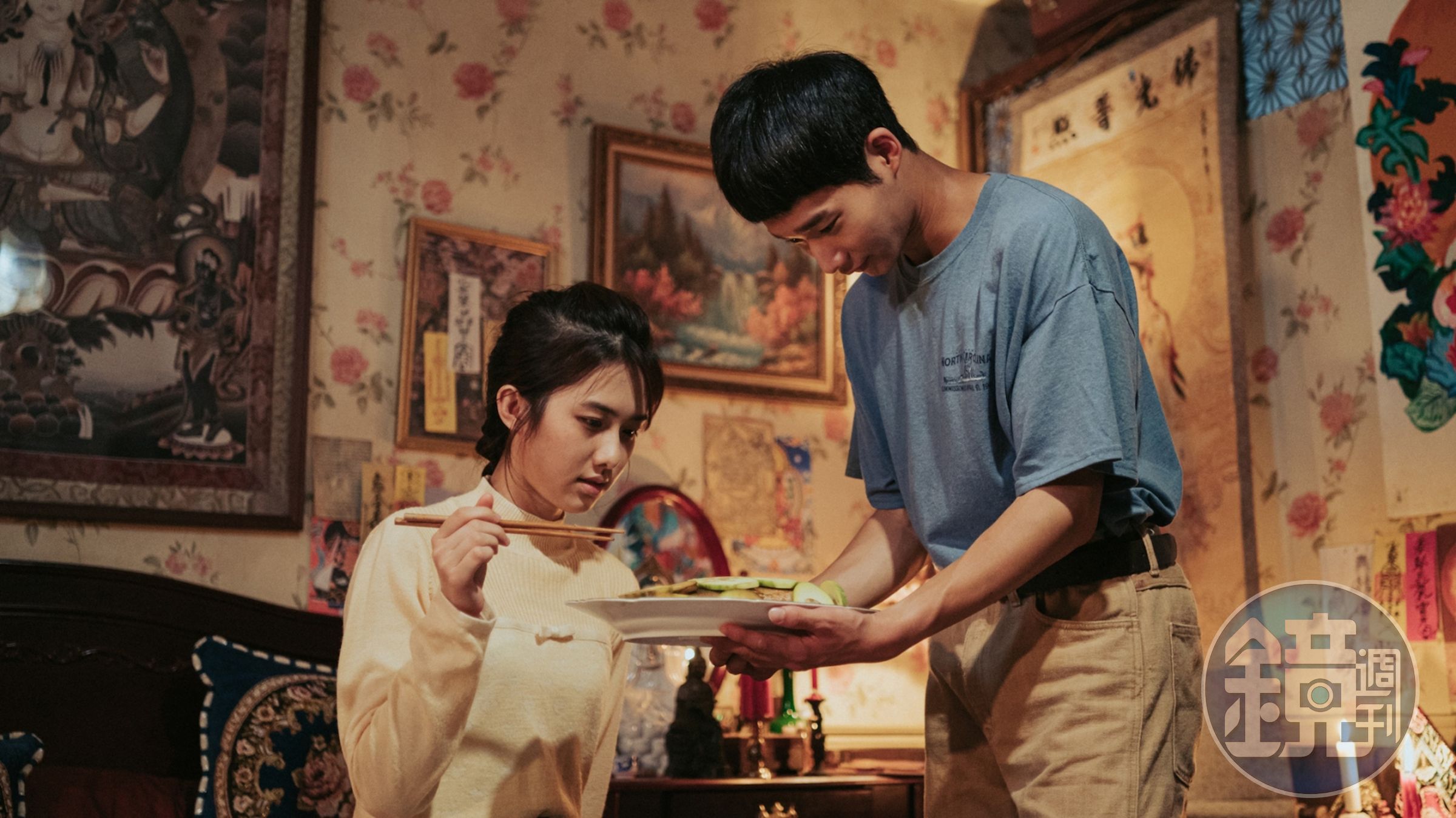 黃冠智(右)跟何思靜劇中飾演夫妻,兩人以「料理」結下姻緣。(紅衣小女孩股份有限公司提供 )