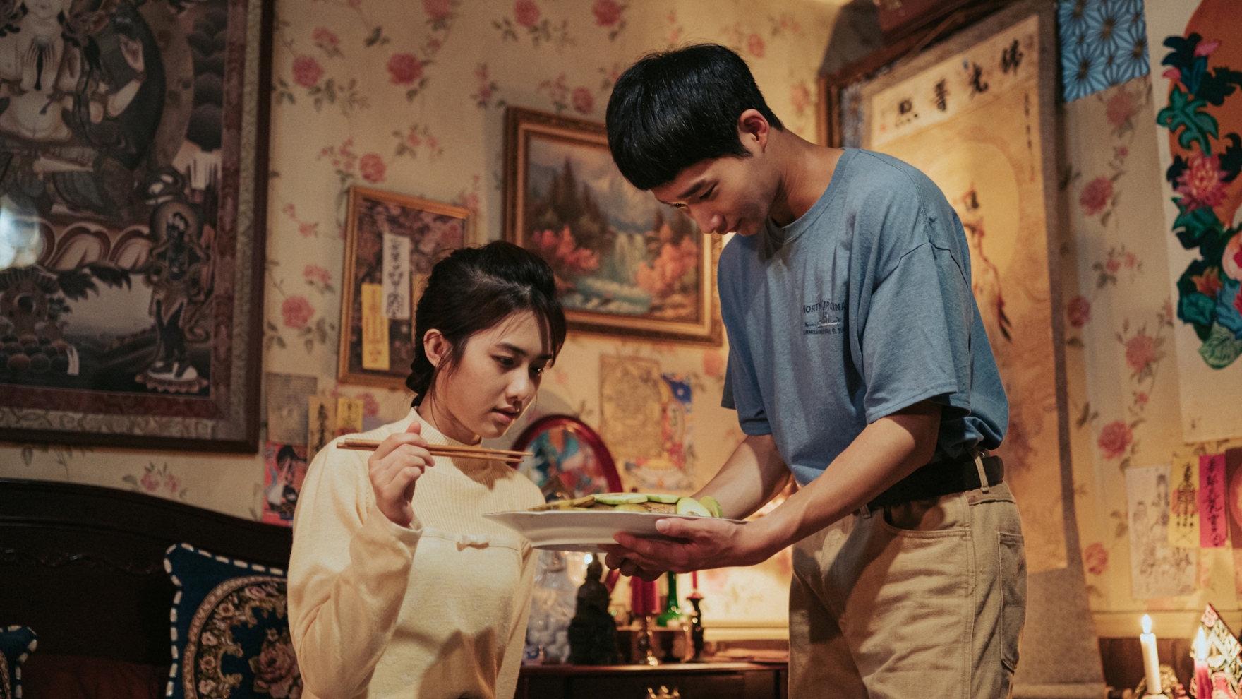 黃冠智（右）跟何思靜劇中飾演夫妻，兩人以「料理」結下姻緣。（紅衣小女孩股份有限公司提供   ）