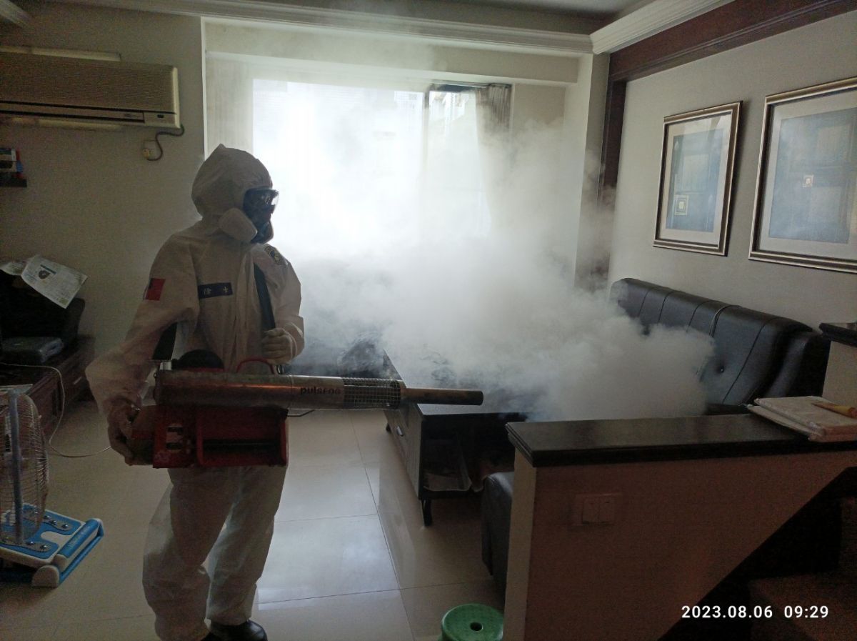 因應本土登革熱疫情，台南市衛生局持續落實社區孳清。（台南市府提供）