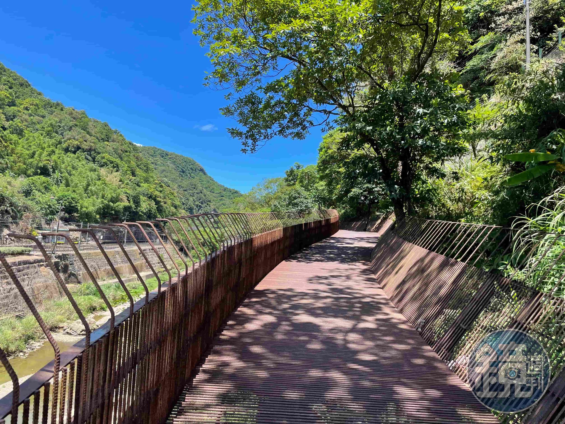 三貂嶺生態友善隧道沿途風景多樣可觀賞基隆河山林河谷景觀及聆聽溪水潺潺。(新北市觀旅局提供)