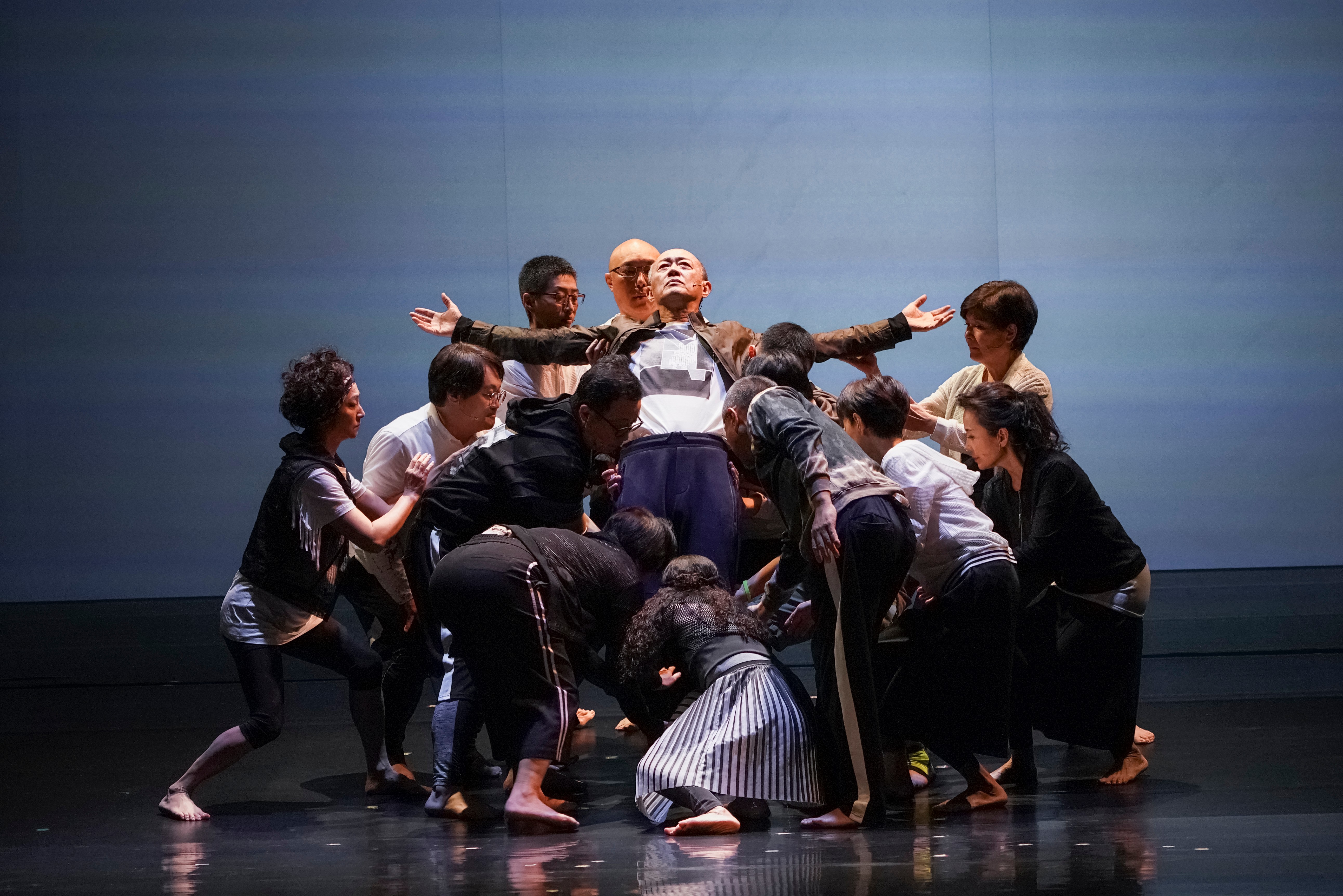 2018年「蘭陵劇坊」40 週年重演經典劇碼《演員實驗教室》，儘管演員已過中年身材走樣，仍不影響對表演的熱情。（牽猴子提供）