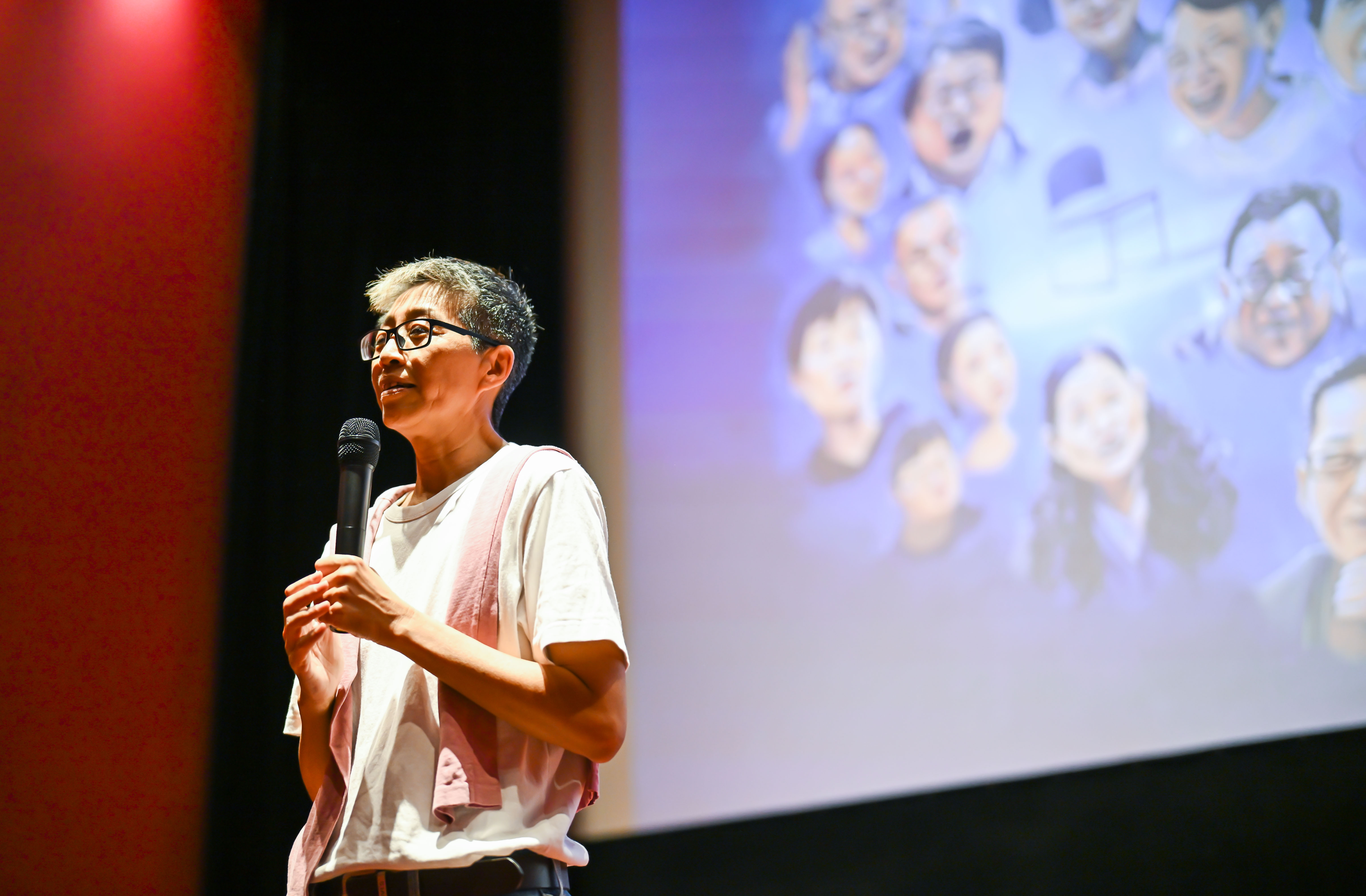 《蘭陵40—演員實驗教室》今舉辦媒體試片，導演王耿瑜將這部片當作送給蘭陵老友們的「禮物」。