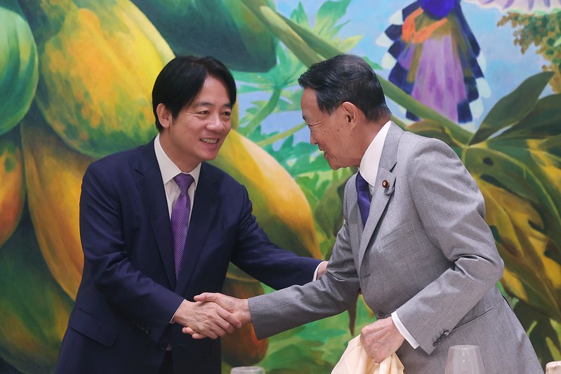 副總統賴清德宴請麻生太郎與代表團，盼台日未來在印太和平穩定及經貿產業鏈發展上共創雙贏、共同合作。（總統府提供）