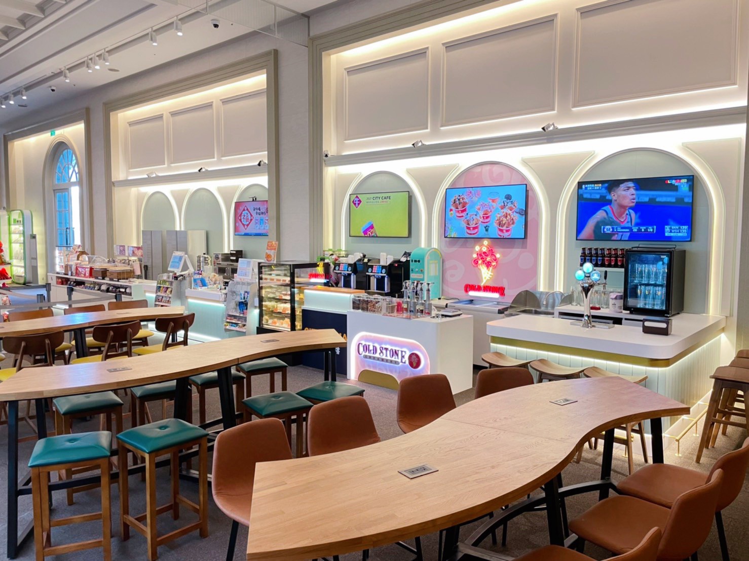 「覆盆莓芒果雪貝」只有在「7-ELEVEN X COLD STONE」複合店販售。(7-11提供)