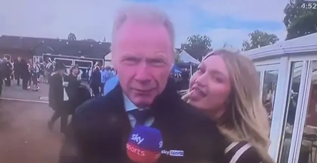 男主播戶外連線,女子陰魂不散死纏猥褻!故意露底舔舌大喊「我濕了」。(翻自推特)