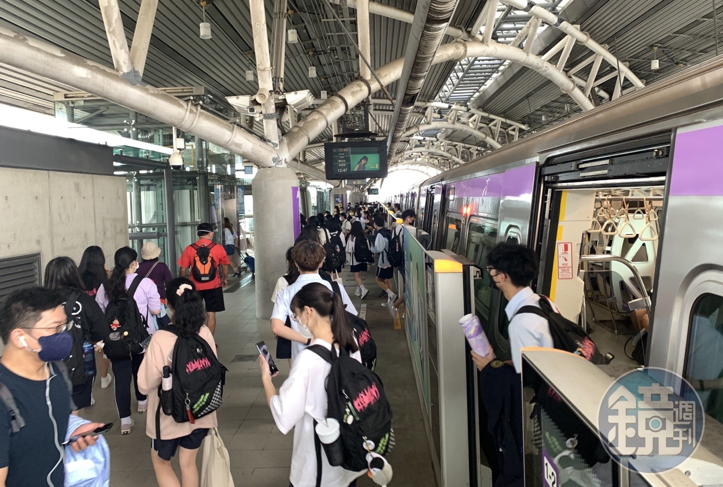 桃園機場捷運11日起將調整直達車在平日離峰及假日時段班距將從原有30分鐘調整為15分鐘。（桃捷公司提供）