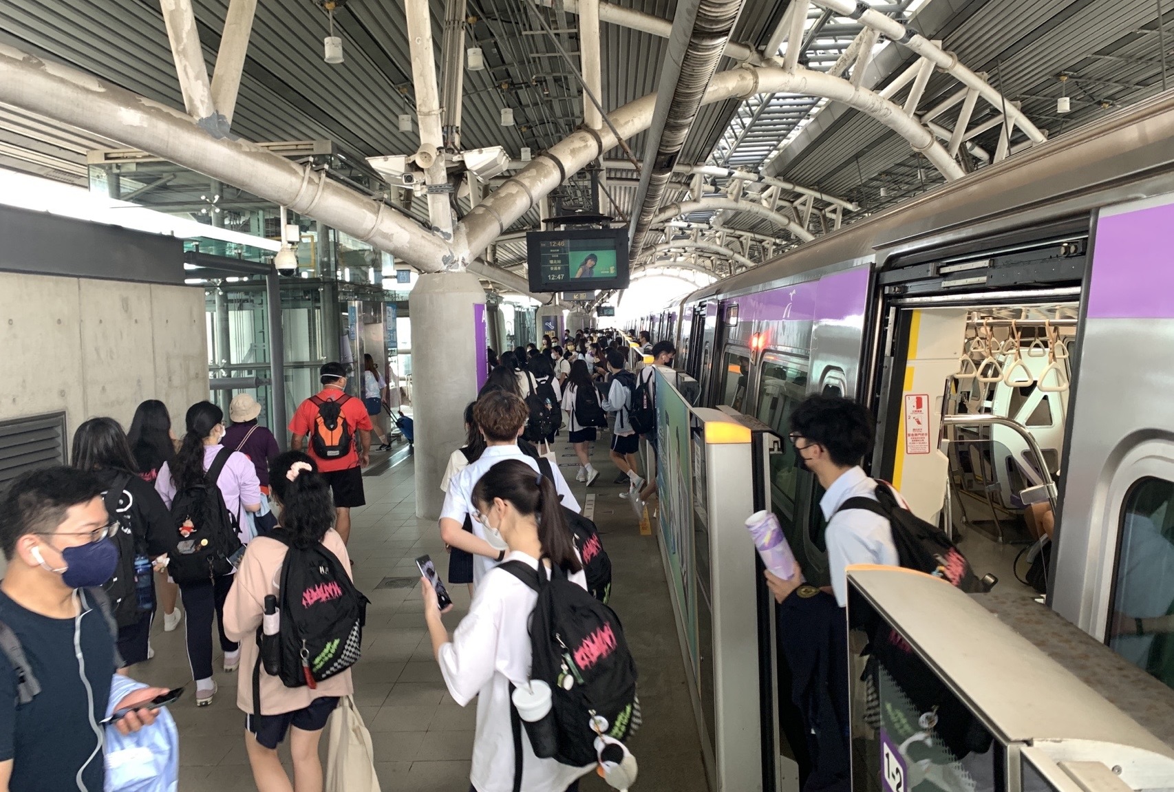 桃園機場捷運11日起將調整直達車在平日離峰及假日時段班距將從原有30分鐘調整為15分鐘。（桃捷公司提供）