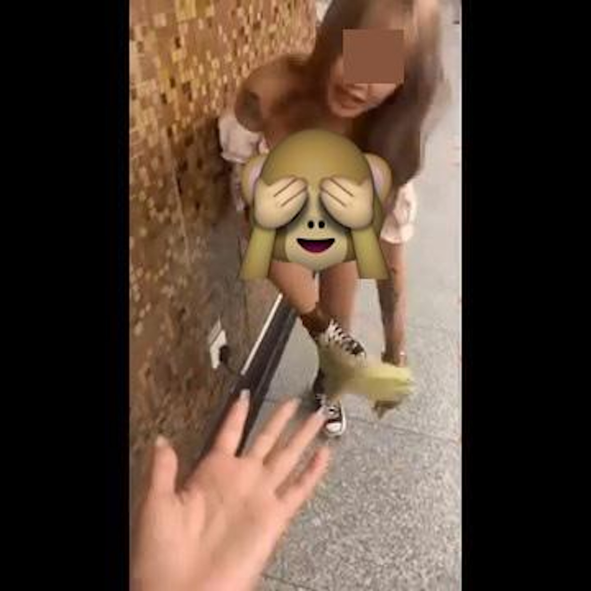 據悉女子與拍攝者都說普通話中文。(翻自《香港01》)