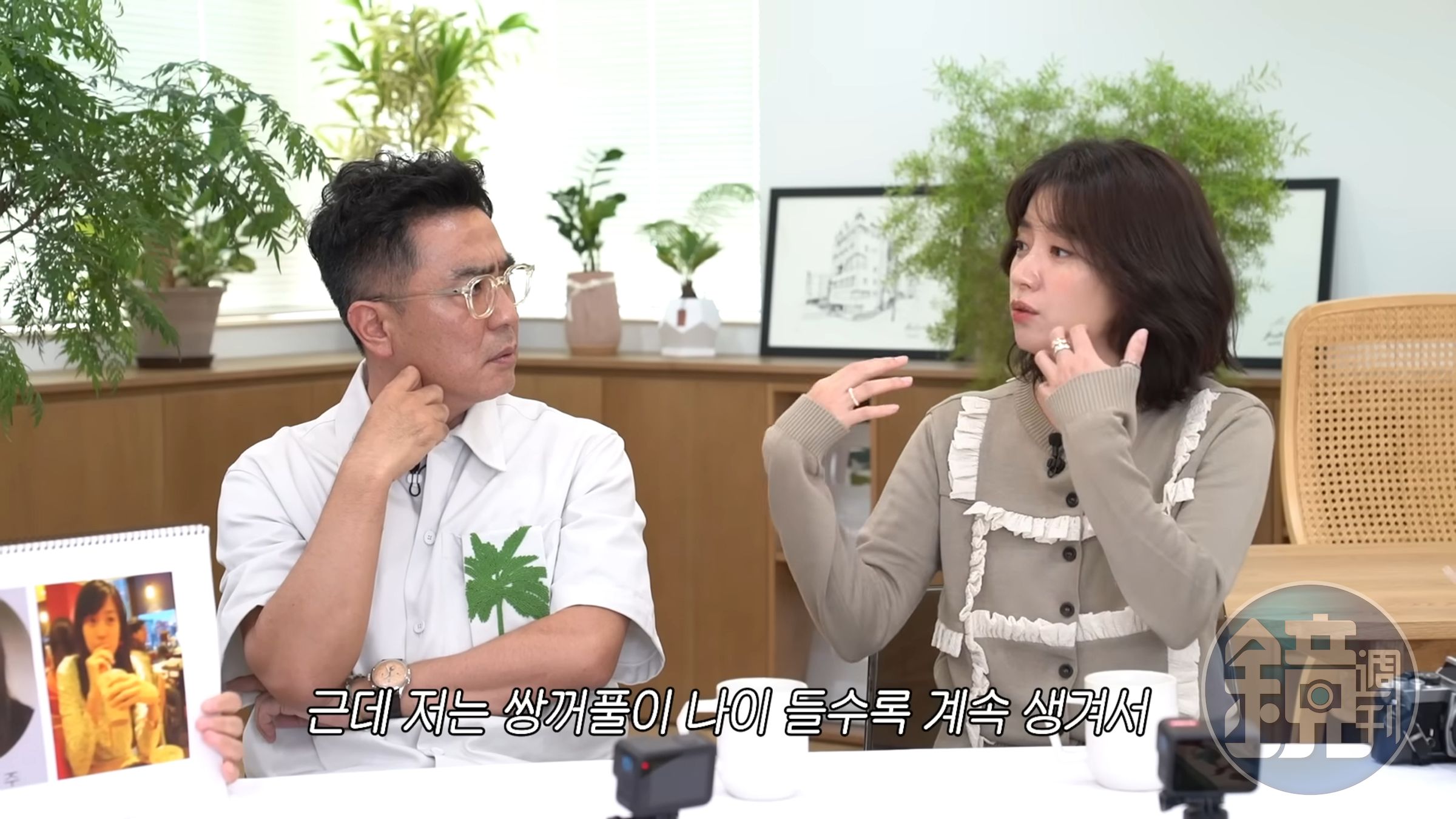 韓孝周(右)與柳承龍上節目宣傳新劇《MOVING異能》,也聊到過去的整形疑雲。(翻攝自YouTube畫面)