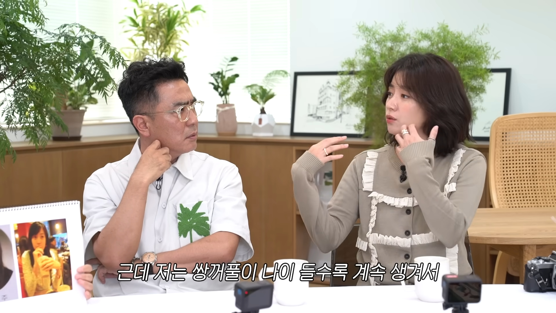 韓孝周（右）與柳承龍上節目宣傳新劇《MOVING異能》，也聊到過去的整形疑雲。（翻攝自YouTube畫面）