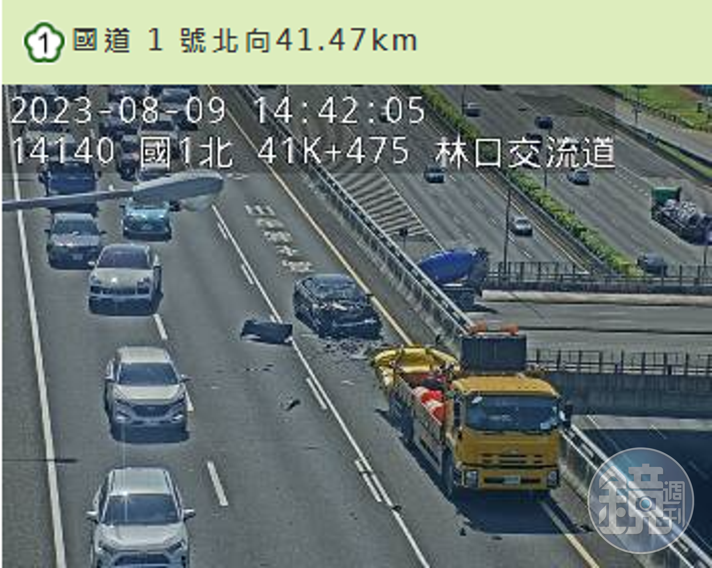 五楊高架林口路段因事故造成車流回堵。（翻攝畫面）