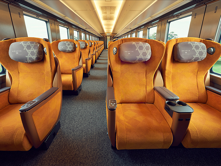 2號車廂「優質座」有舒適的前滑電動椅。（翻攝東武鐵道官網）