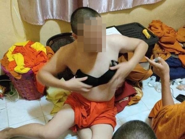 年輕和尚疑似在寺廟提供性服務，引發爭議。（翻攝自推特）