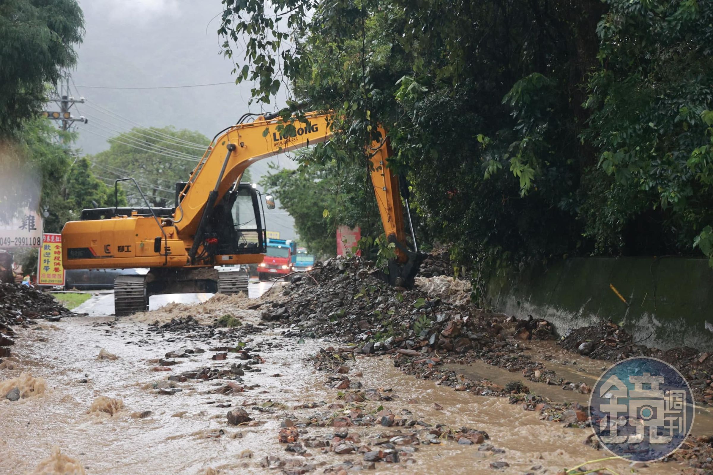 南投仁愛鄉受豪雨重創持續救災，縣府與中央持續修復。（翻攝自許淑華臉書）