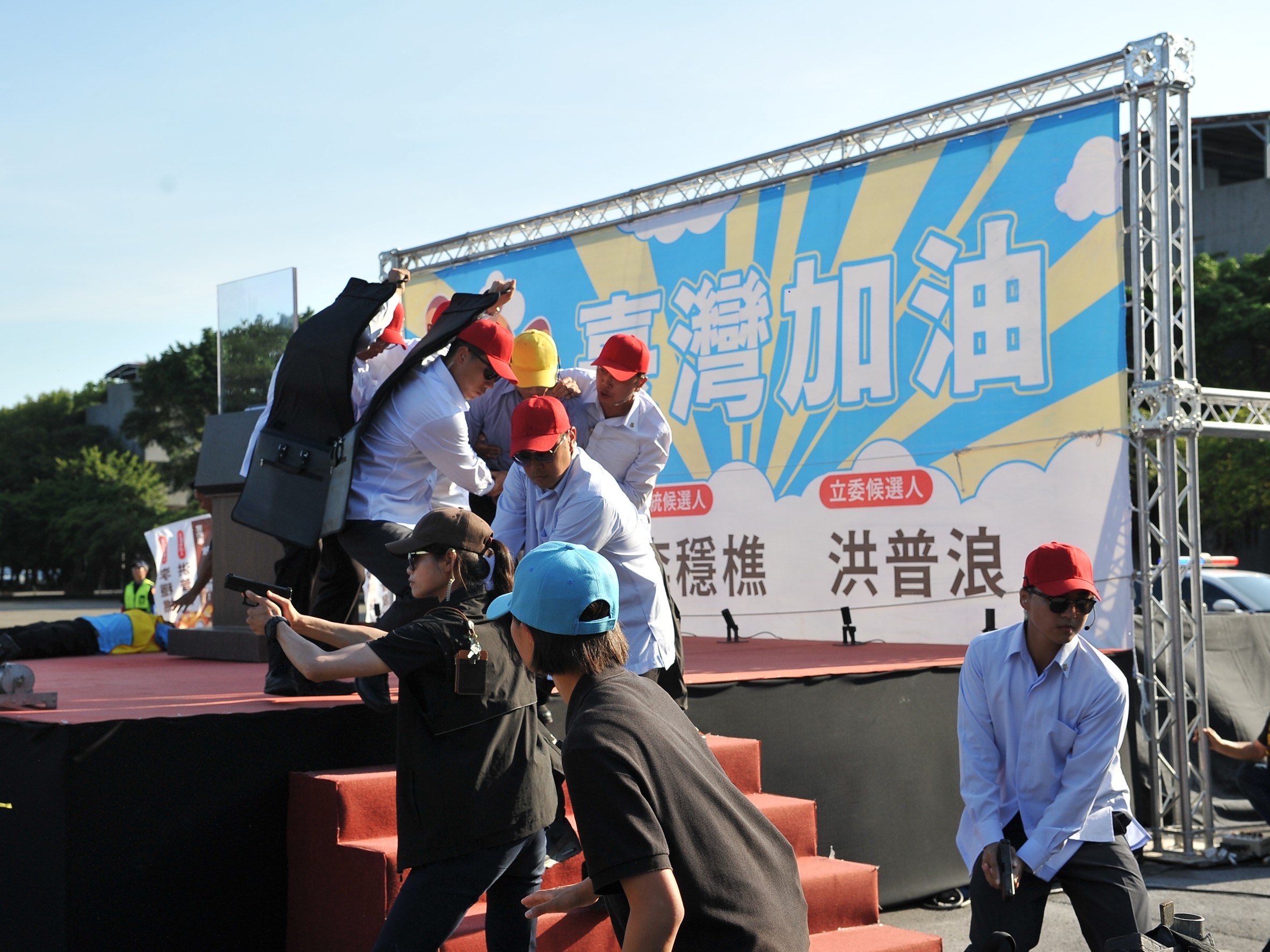 國安局針對總統大選的安全維護進行實兵演練，模擬大選可能的各種狀況。（國安局提供）