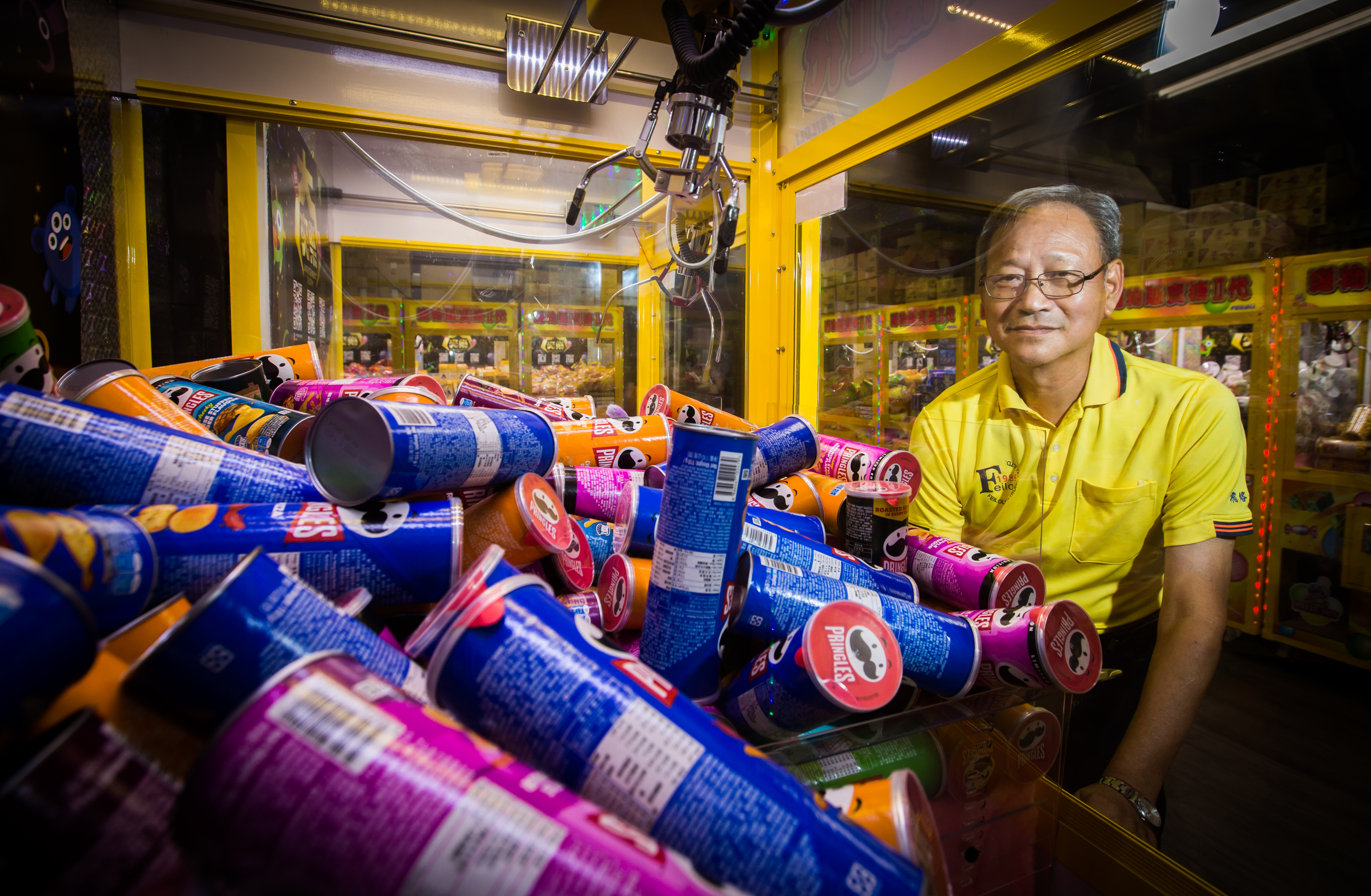 念電機工程出身的蔡其明是最懂娃娃機的老闆，從設計、製造到經營一條龍全包。
