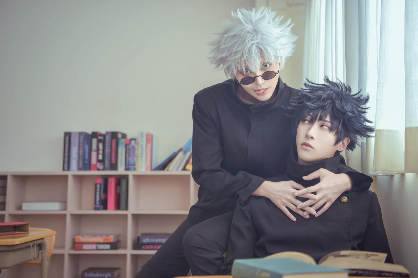 民進黨立委賴品妤（左）熱愛Cosplay，男友苗栗縣議員曾玟學（右）也發文力挺。（翻攝自曾玟學臉書）