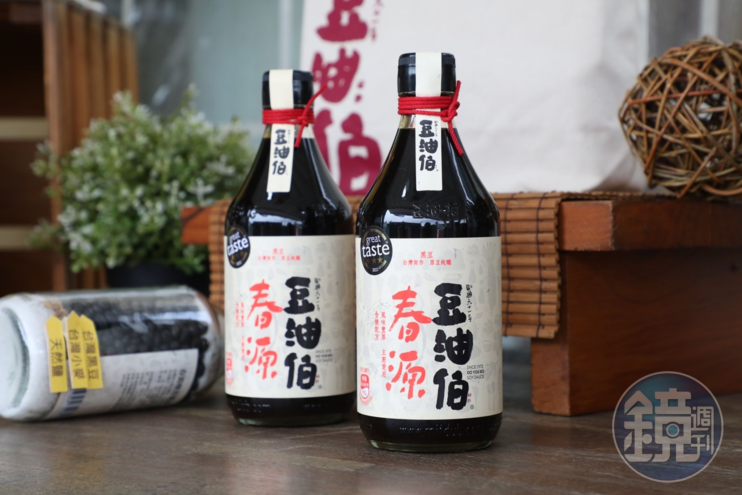 以台灣黑豆釀造的「春源」,帶有濃郁豆香,適合滷煮紅燒。(370元/瓶、500ml)
