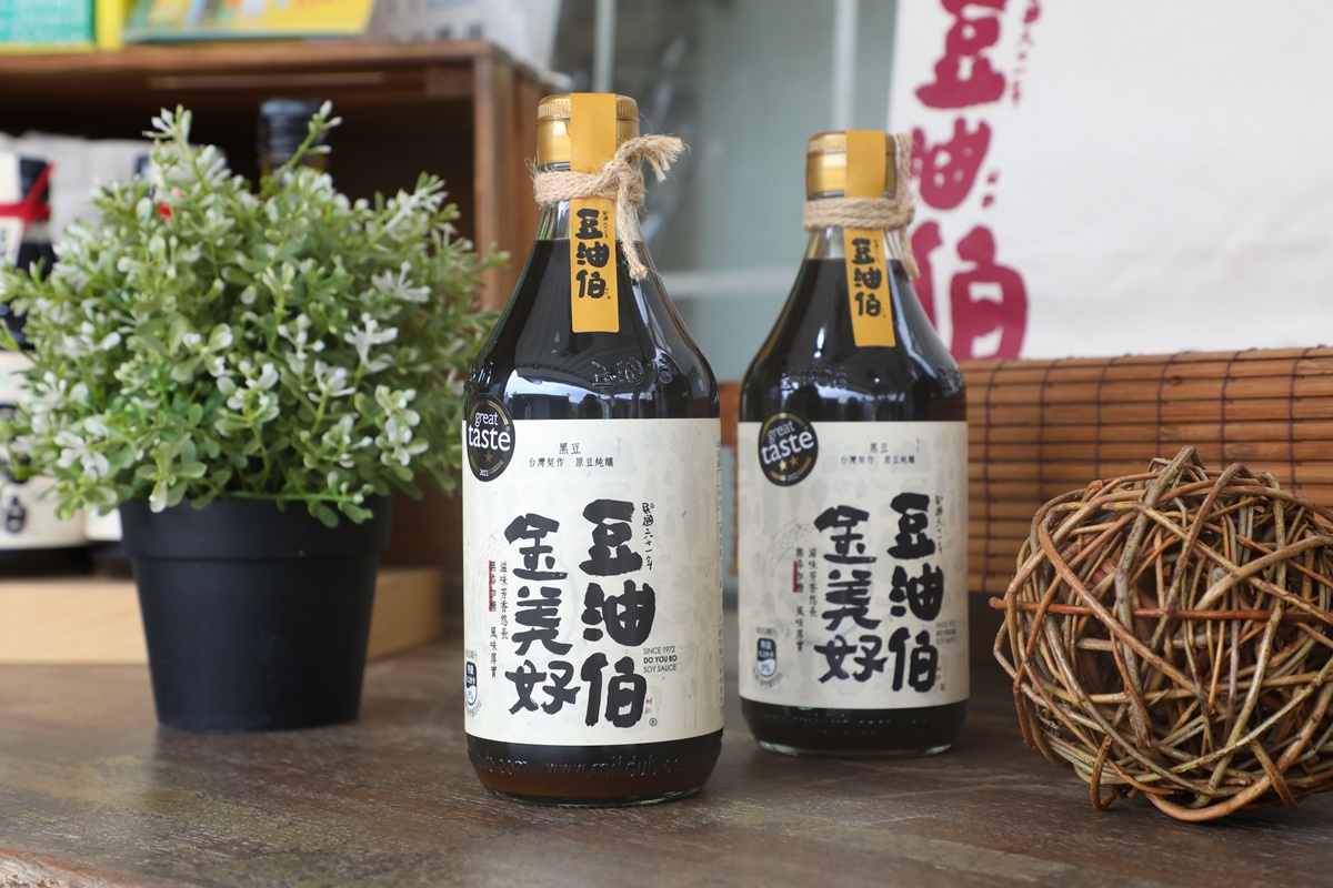 不添加糖份的「金美好」，同樣以黑豆釀造，適合炒、醃、滷、紅燒。（370元／瓶、500ml）