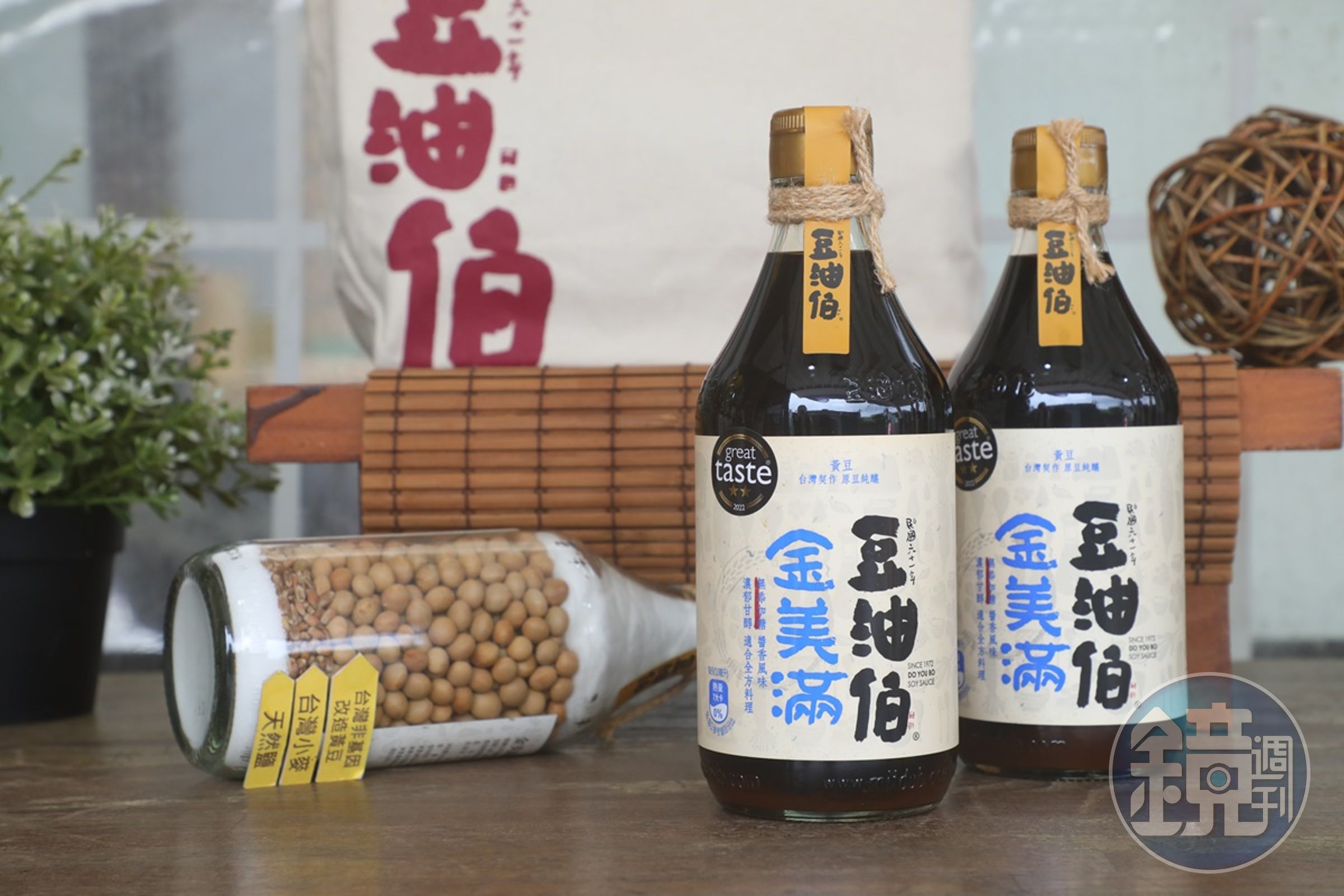 以台灣產非基因改造黃豆釀製的「金美滿」,不添加糖份,適合各種料理。(340元/瓶、500ml)