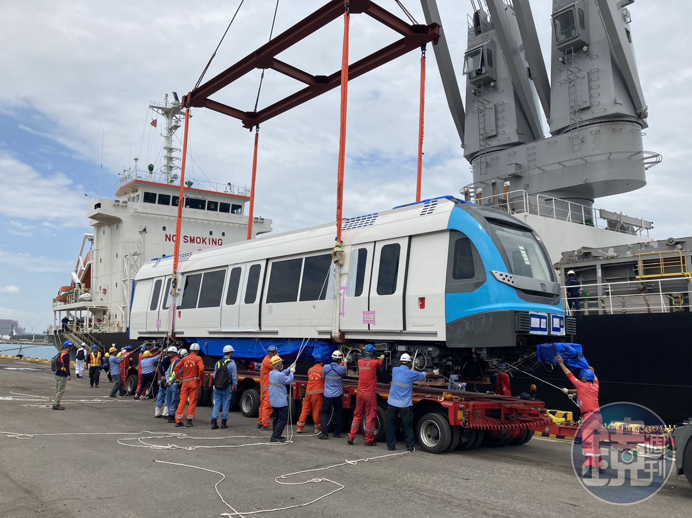 三鶯線首列車抵達台北港。（新北市政府捷運工程局提供）