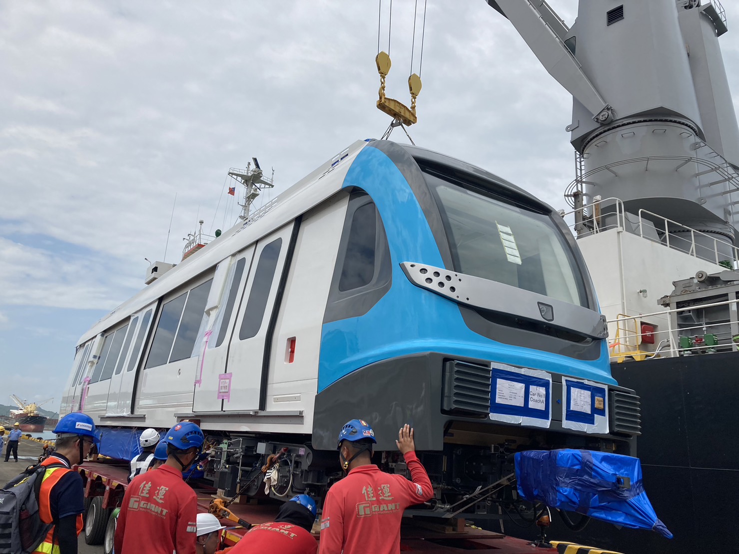 三鶯線首列車正式抵台。（新北市政府捷運工程局提供）