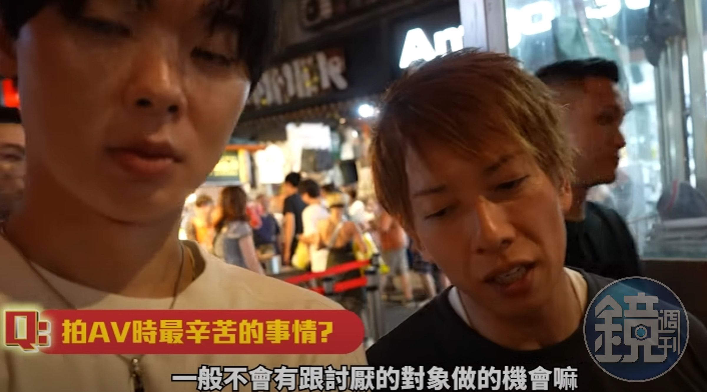 「日本AV天王」清水健近日帶妻小來台灣旅遊。(翻攝自網紅三原YouTube)