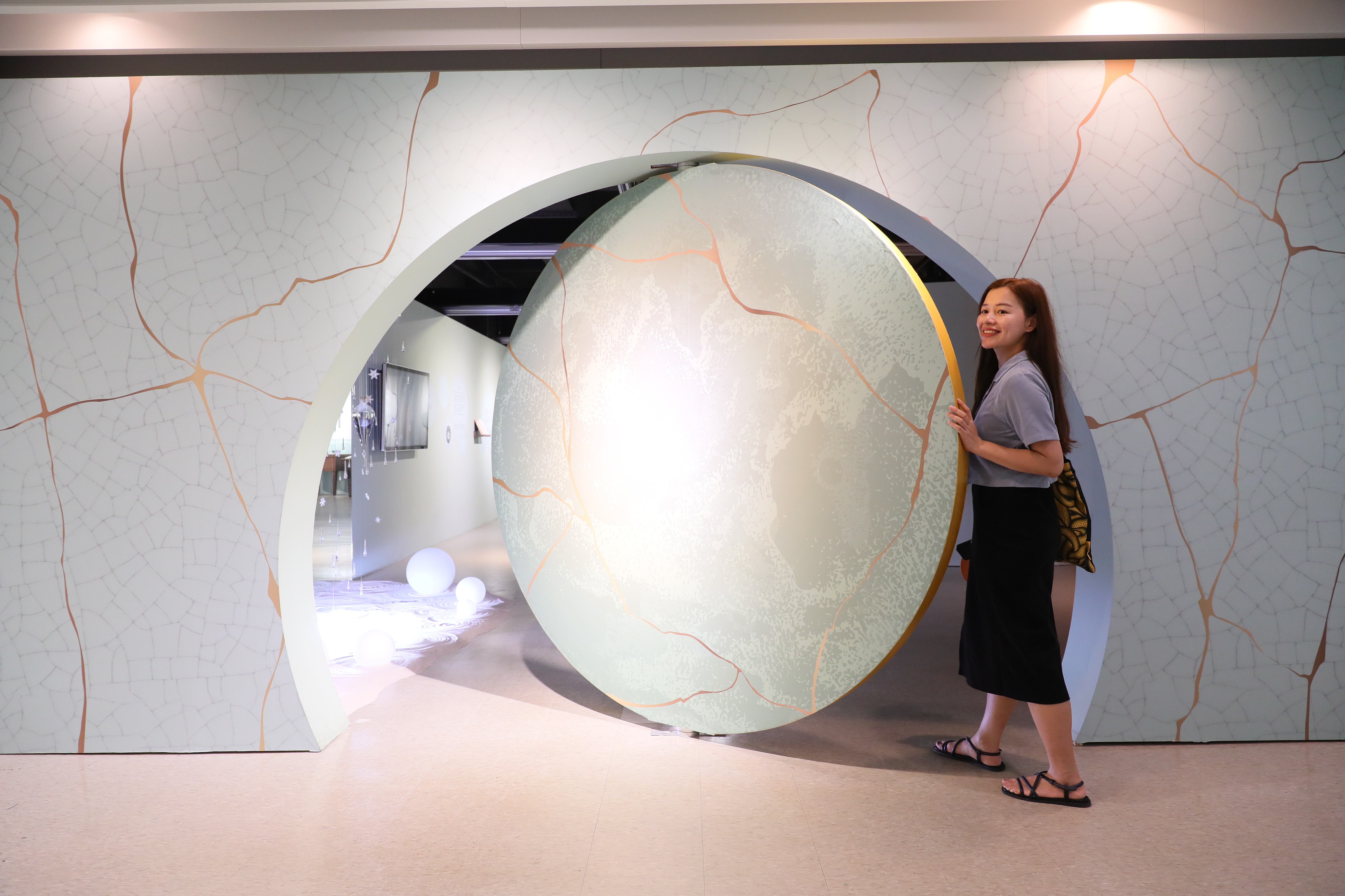 展示館含1樓及地下樓2個展廳,定期推出各種與茶相關的主題特展。