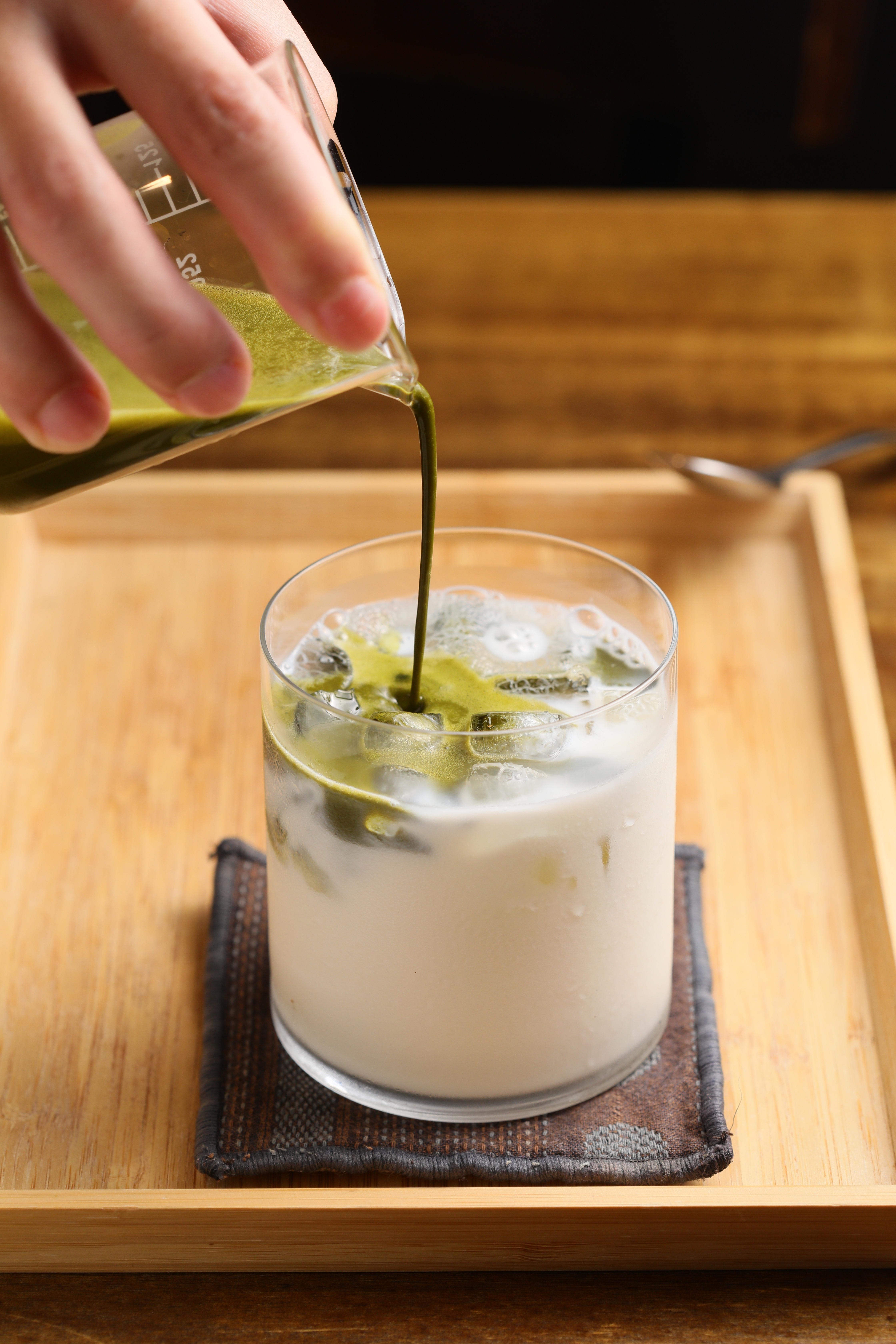 以「台灣抹茶」發酵過的包種茶代替綠茶製成「包種抹茶拿鐵」。(150元/杯)